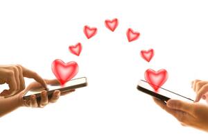 "Es más fácil enamorarse así": cómo los jóvenes están cambiando el mundo de las citas online