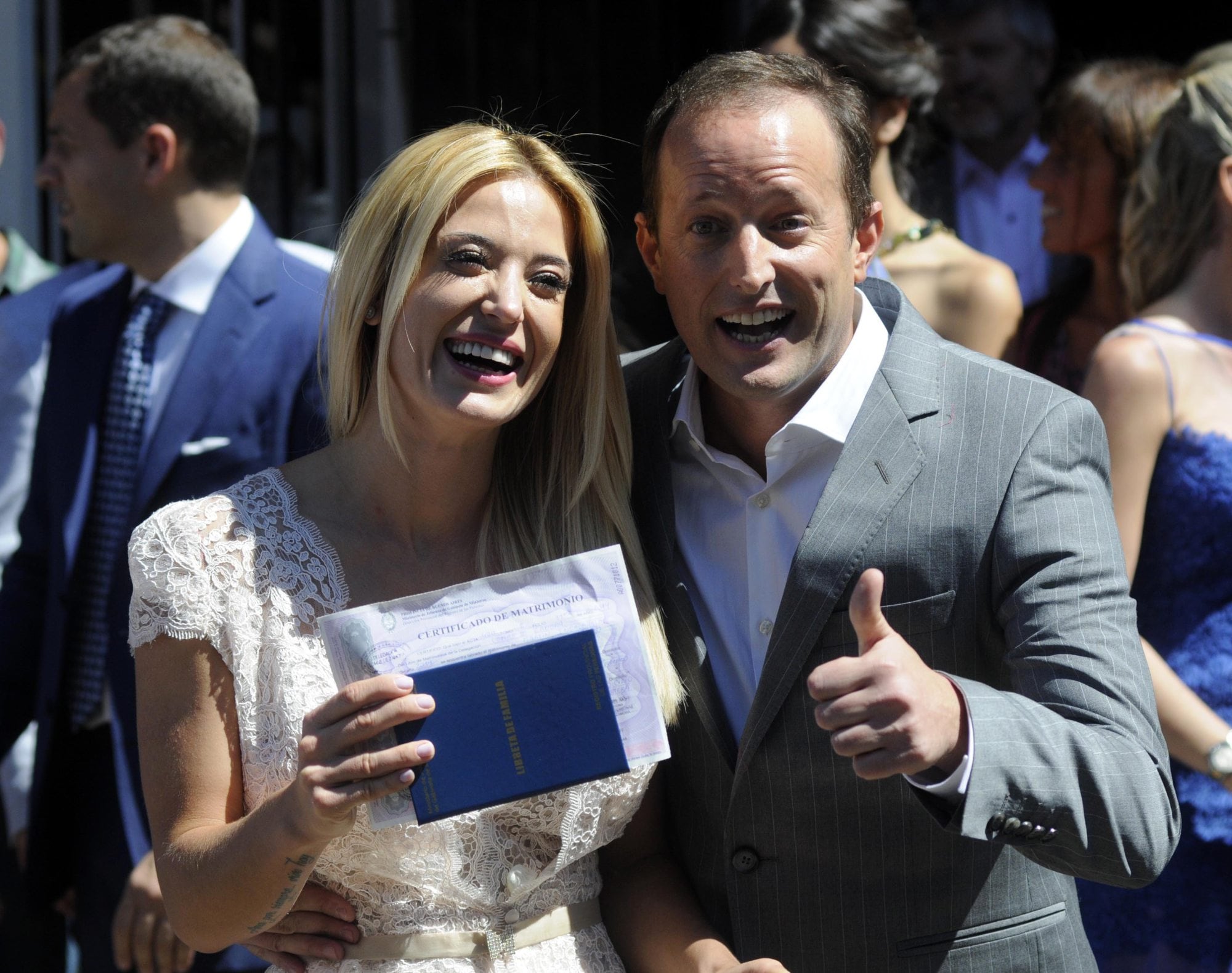 Jesica Cirio y Martín Insaurralde, tras casarse por civil, el 6 de noviembre de 2014