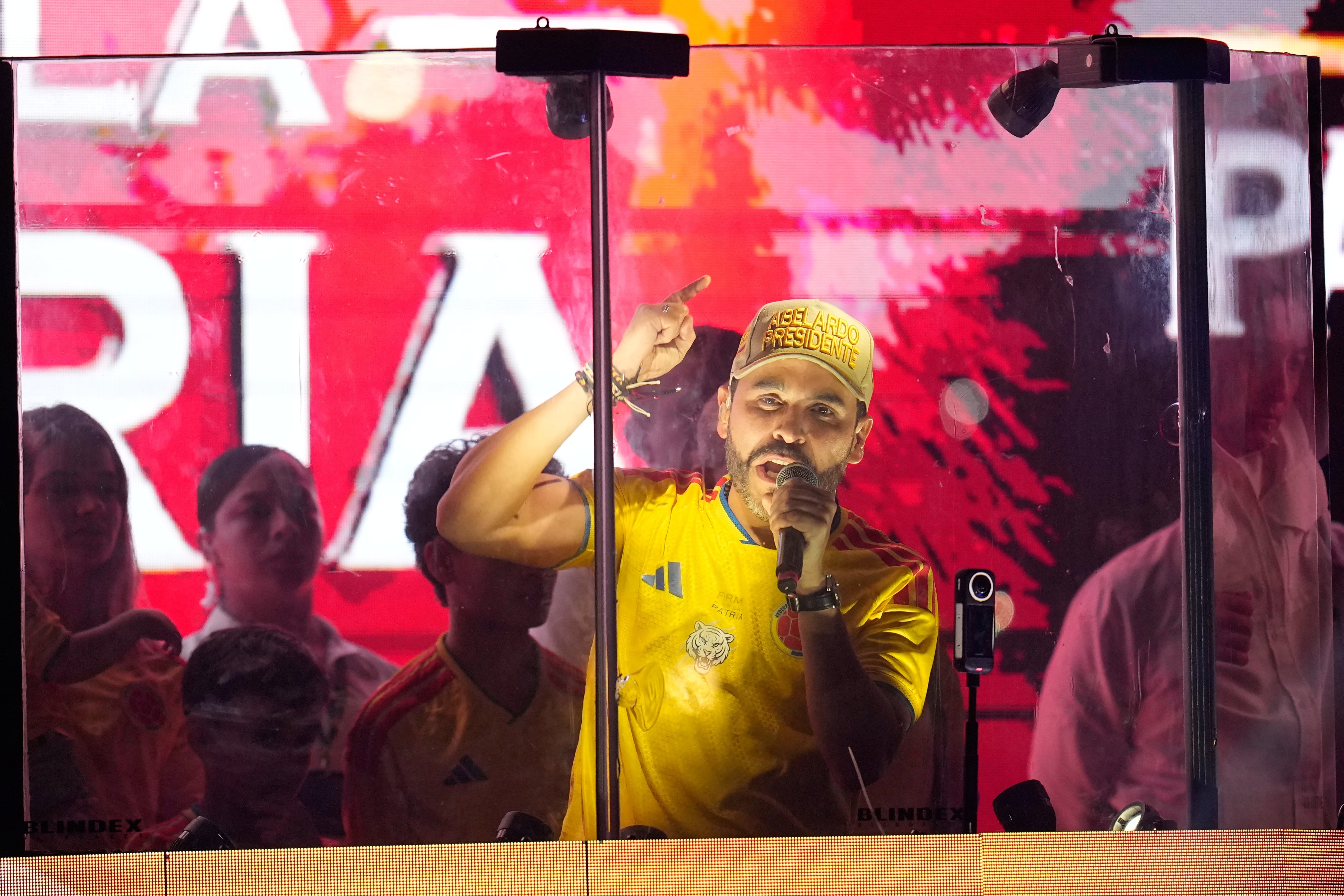 Abelardo de la Espriella se dirige a sus seguidores tras liderar la primera vuelta de las elecciones presidenciales, en Barranquilla, Colombia, el 31 de mayo de 2026