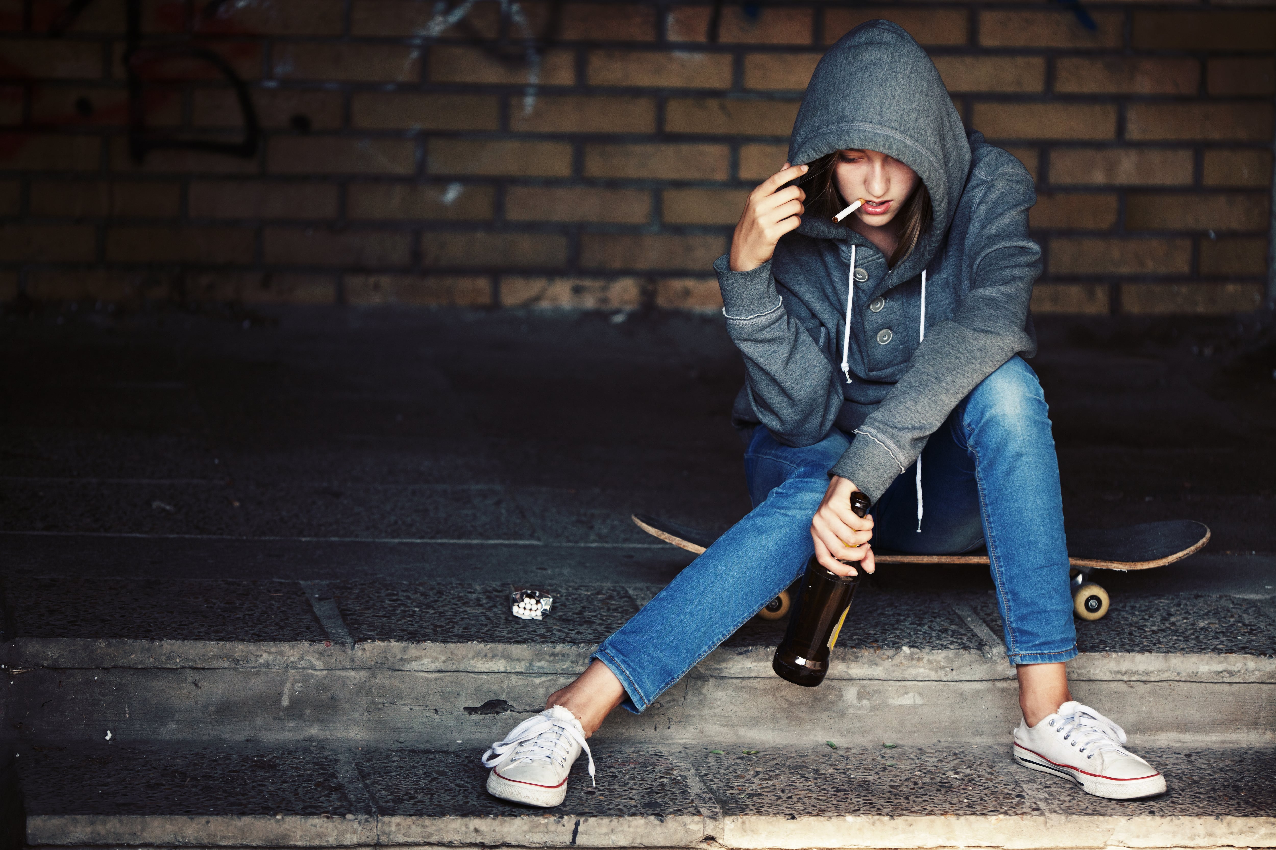 Por qué algunos se enganchan y otros no tanto: genética, infancia y circuitos cerebrales explican la adicción