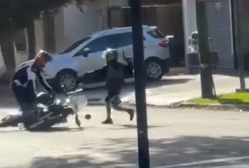 Conurbano violento. Le dispararon en una pierna para robarle la moto a plena luz del día