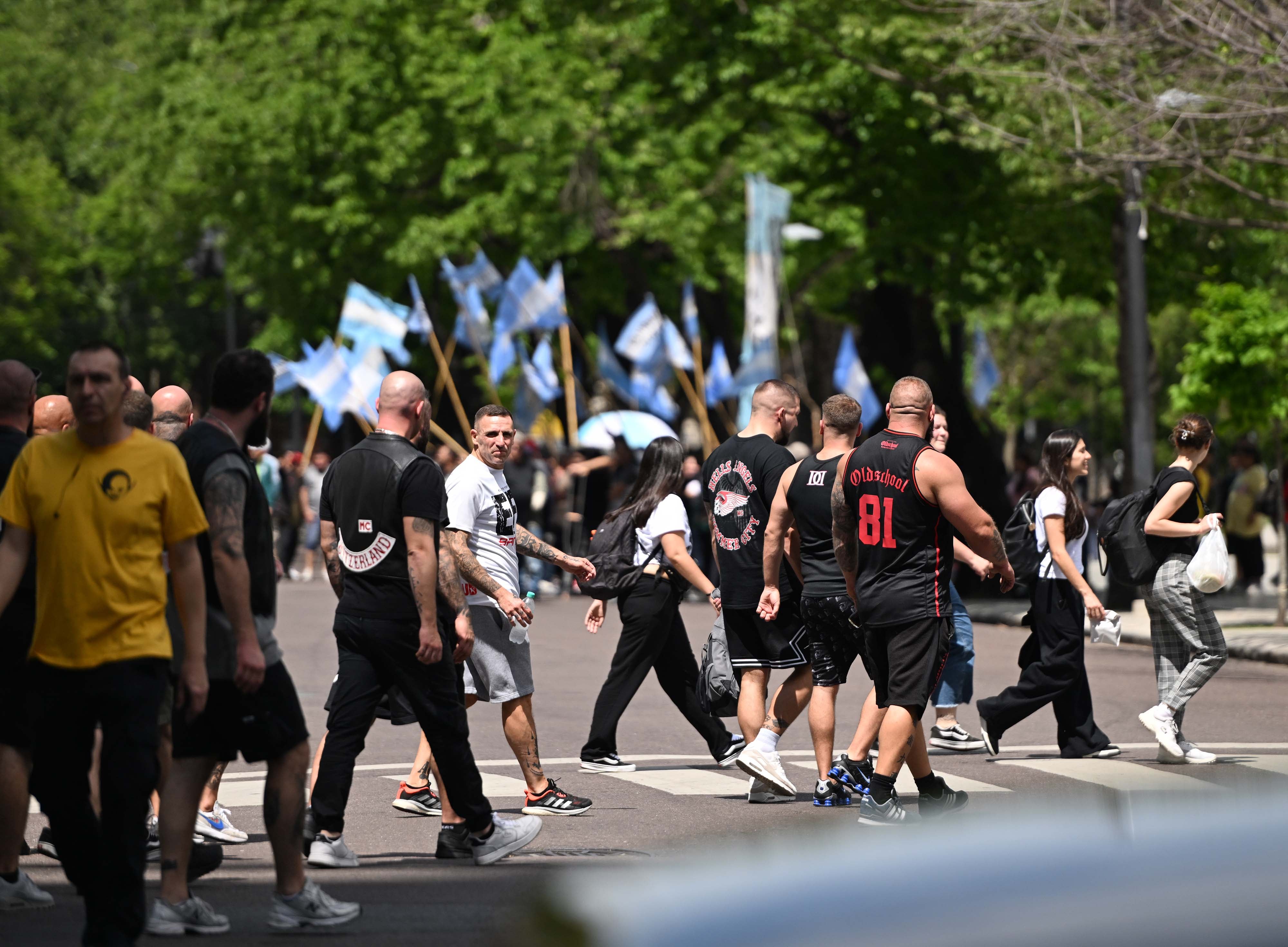 Grupo de motoqueros denominados
Hell´s Angels caminan la calles de La Plata para celebrar un encuentro mundial con miembros de la agrupación