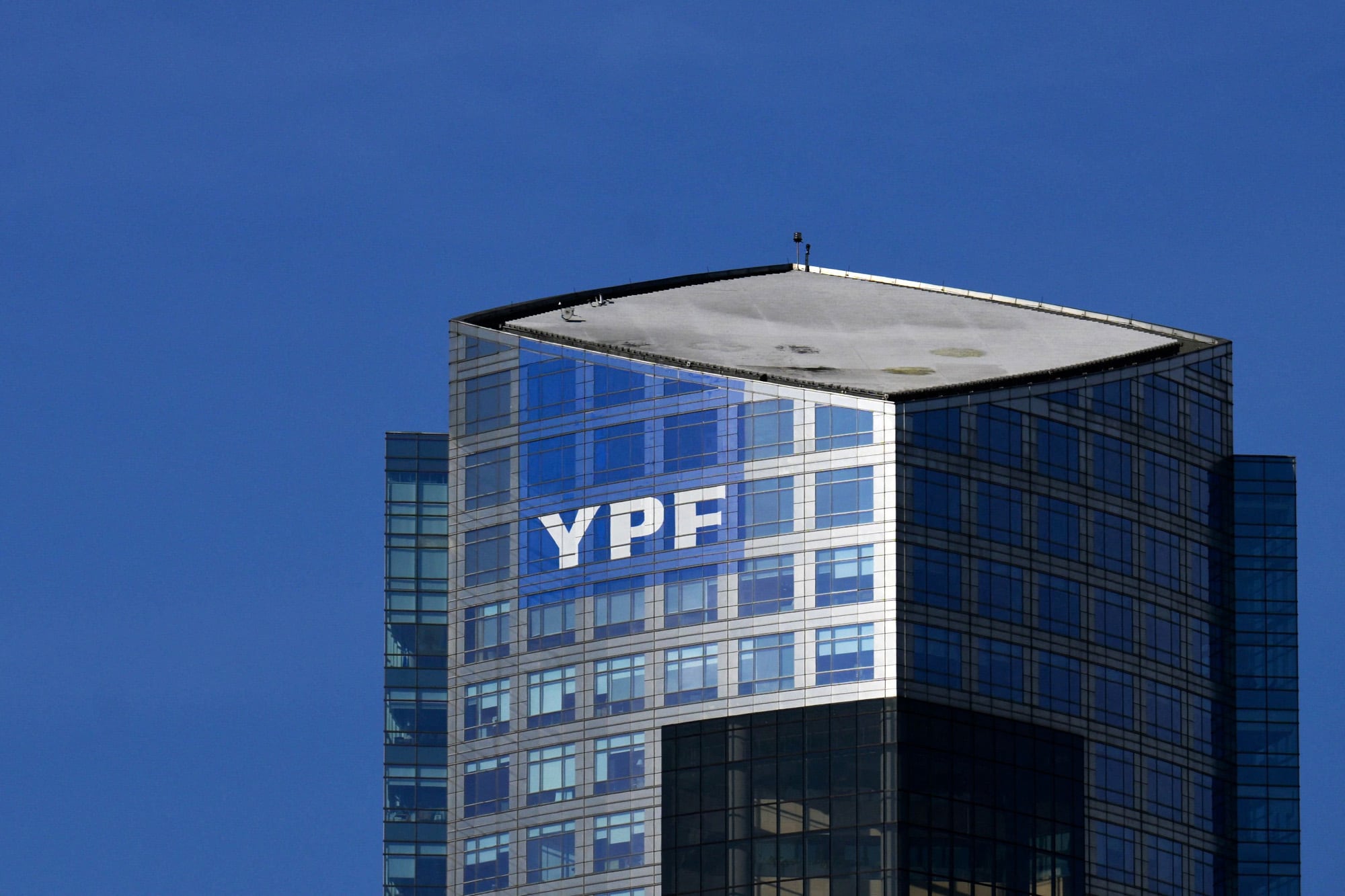 Debaten hoy la nueva ley de salud mental; YPF reportó un récord de producción e inversiones millonarias