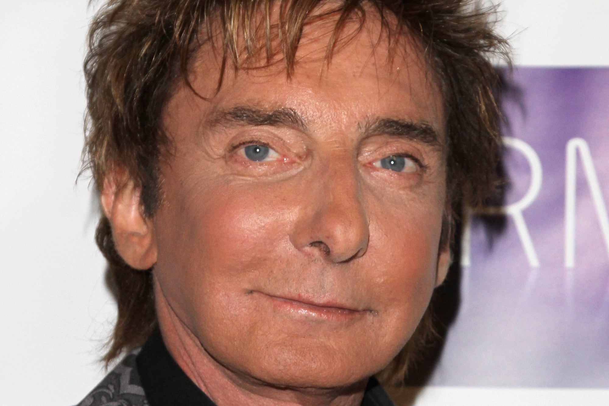 Barry Manilow Revela Lucha Contra Cáncer de Pulmón a los 82 Años