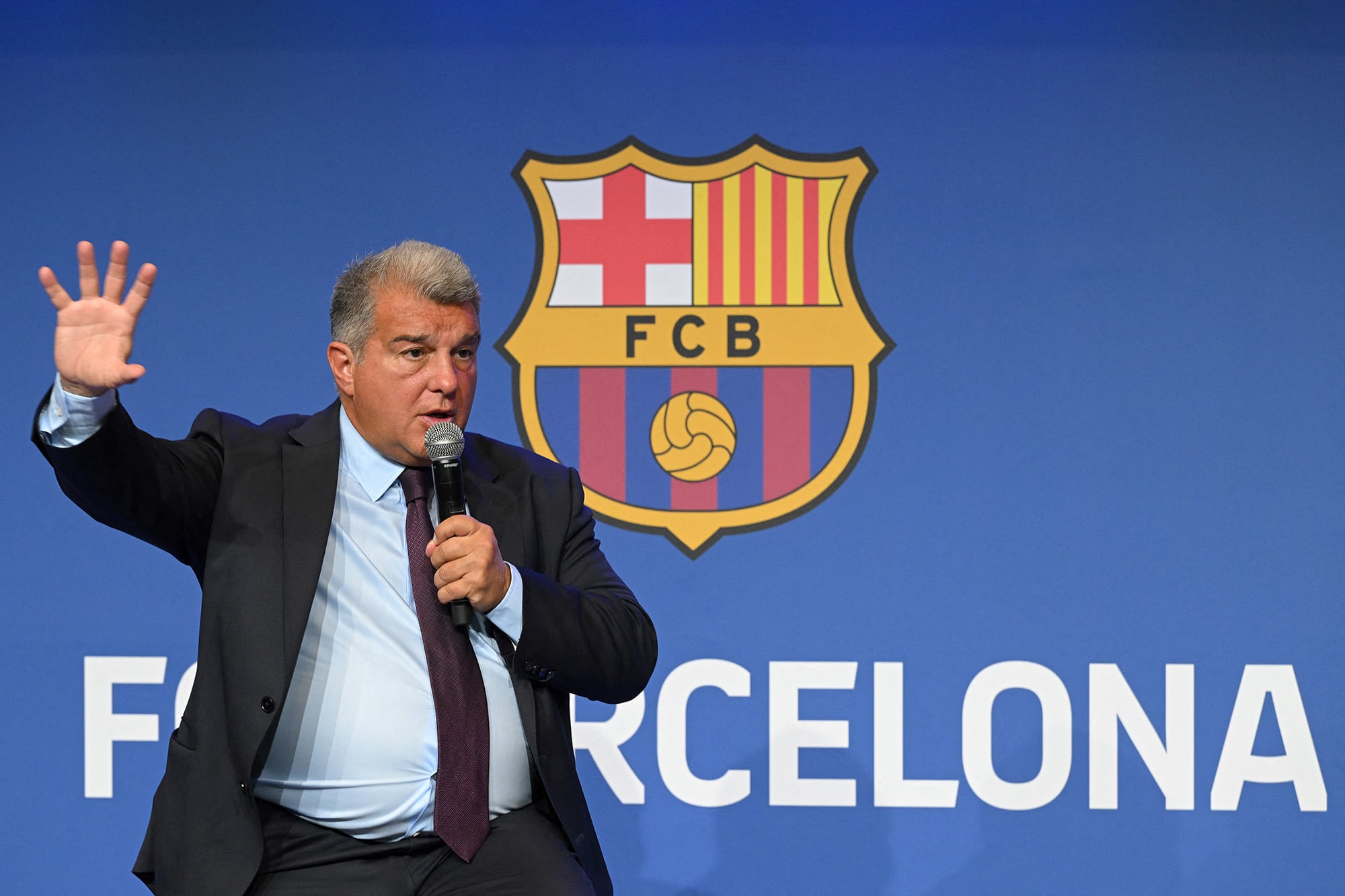 El presidente de Barcelona, Joan Laporta, dijo que el club no esperará ilimitadamente por Julián Alvarez