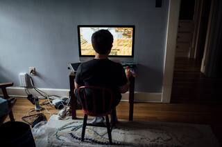 ¿El tiempo frente a las pantallas es nocivo para el cerebro de los chicos?