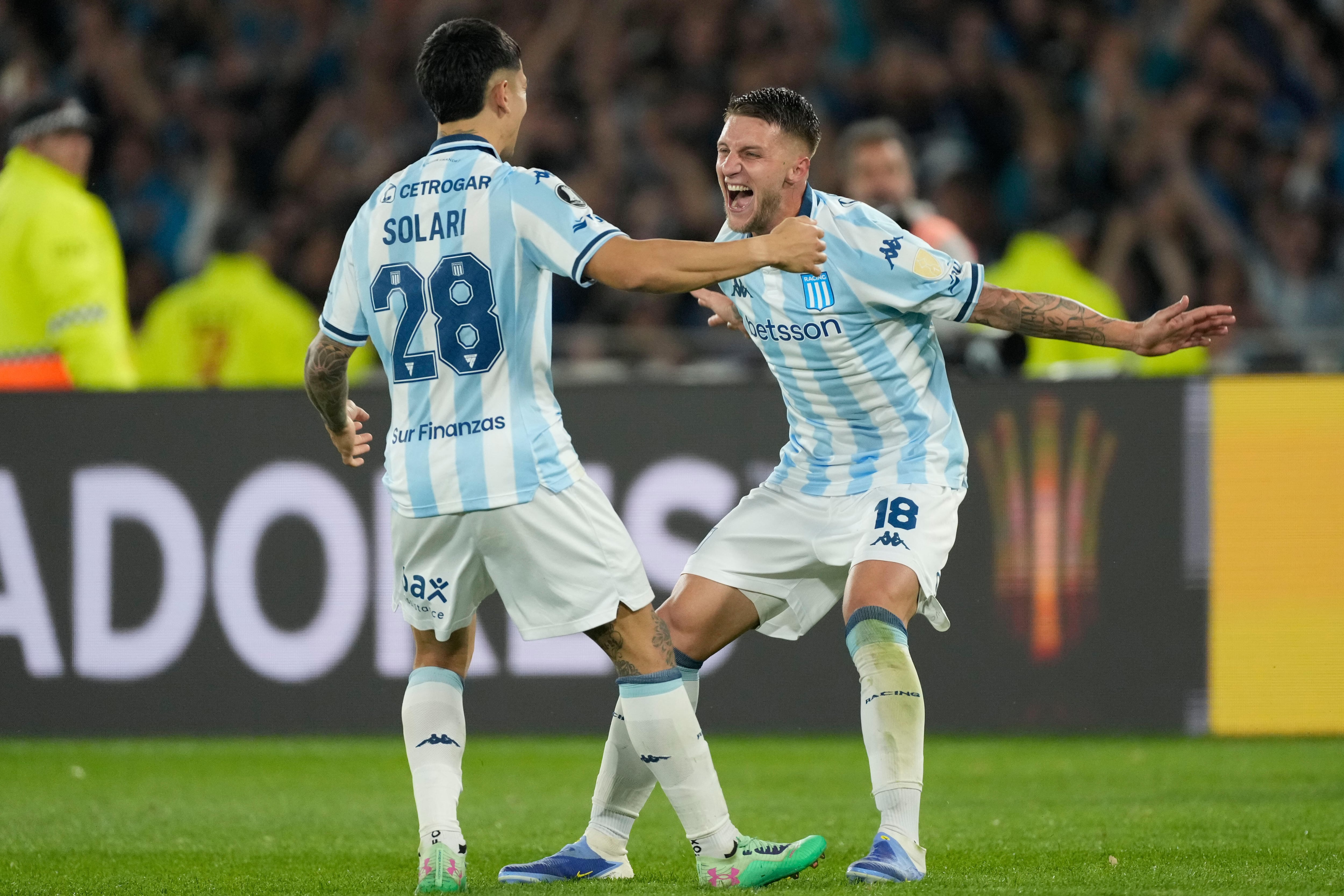 Si Racing logra ganar la Copa Libertadores y queda entre los tres primeros en la Tabla Anual, liberará un cupo