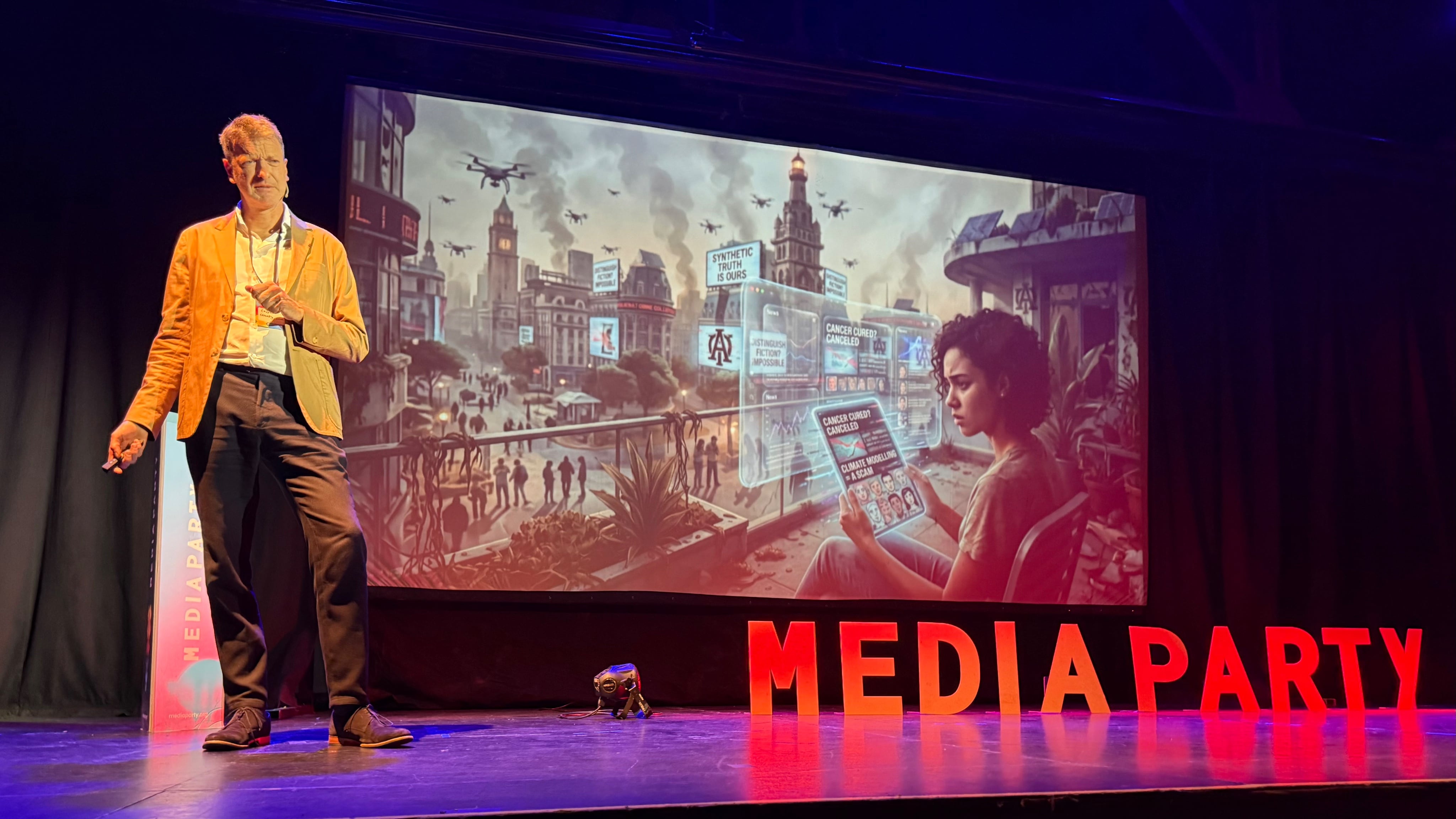 Caspar Llewellyn Smith, director de IA de The Guardian