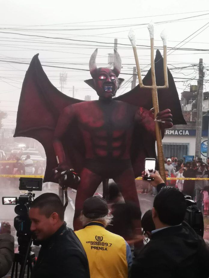 La quema del diablo es una tradición guatemalteca que se realiza cada 7 de diciembre (igssgt.org)