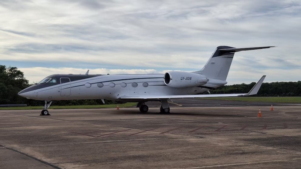 Este es el avión retenido en Puerto Iguazú: investigan si Bolsonaro iba a abordarlo para viajar a EE.UU.