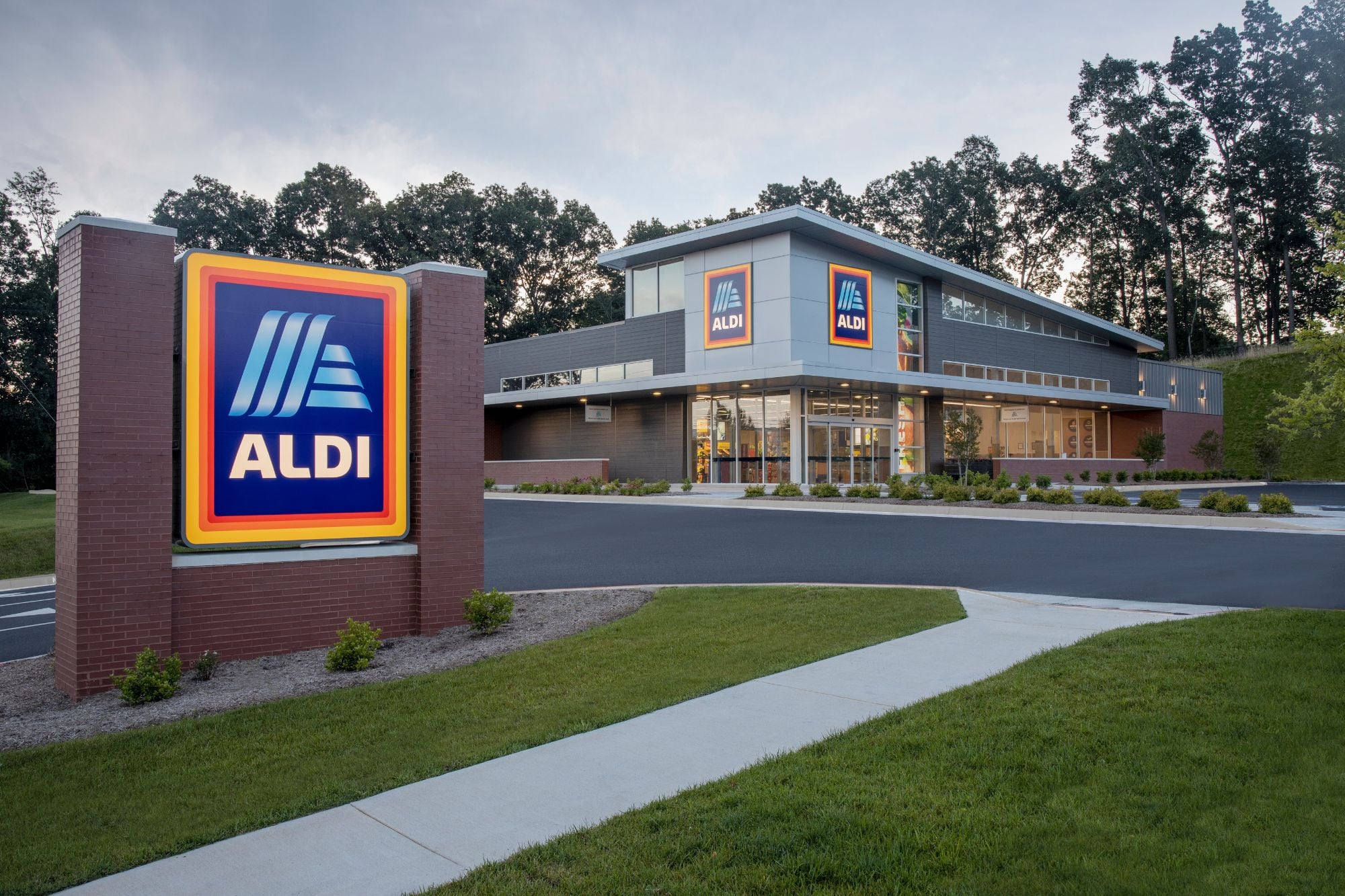 Entre 2022 y 2024 Aldi presentó solicitudes de condiciones laborales para visas H-1B y certificaciones laborales para green card
