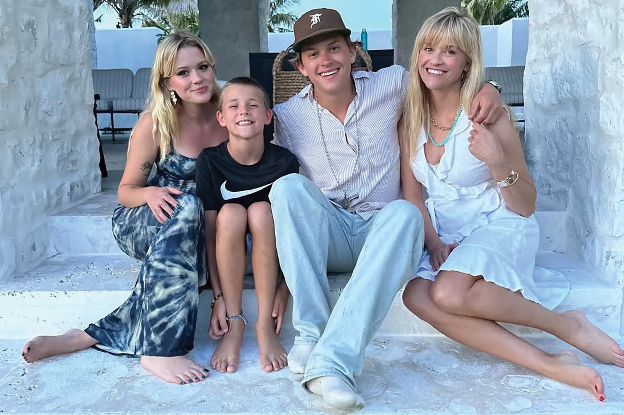 Con su mamá Reese y sus
hermanos Deacon y Tennessee