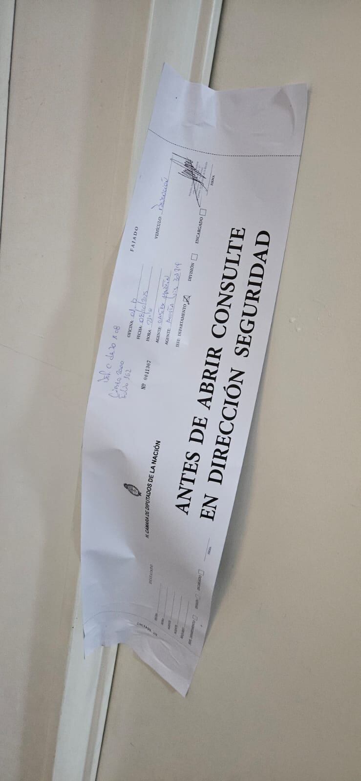 La faja de seguridad que bloquea el acceso al despacho de José Luis Espert en la Cámara de Diputados