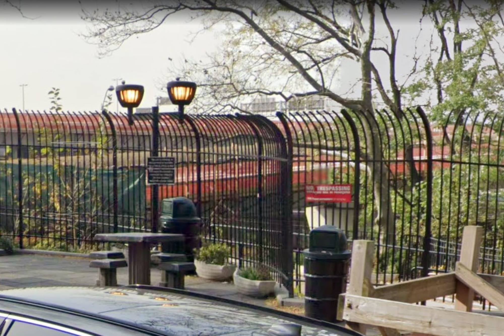 Cerrado al público, el Dolphin Park de Washington Heights en Nueva York