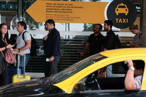 Aeroparque: taxistas levantaron la protesta y mañana habrá una reunión