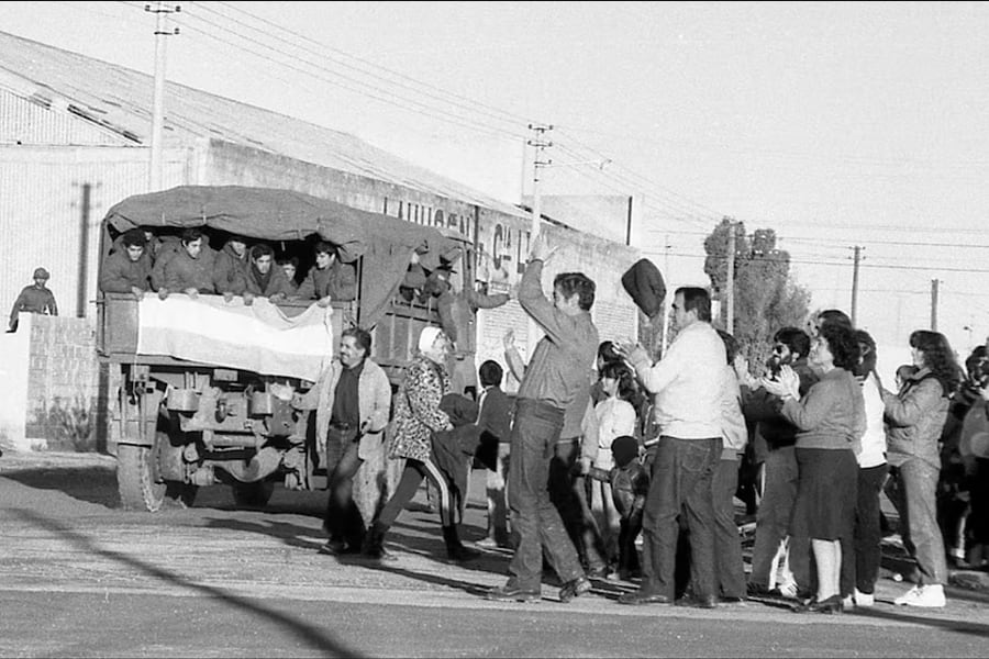 Los combatientes que permanecían como prisioneras bajo la custodia británica fueron devueltos a Puerto Madryn el 19 de junio de 1982