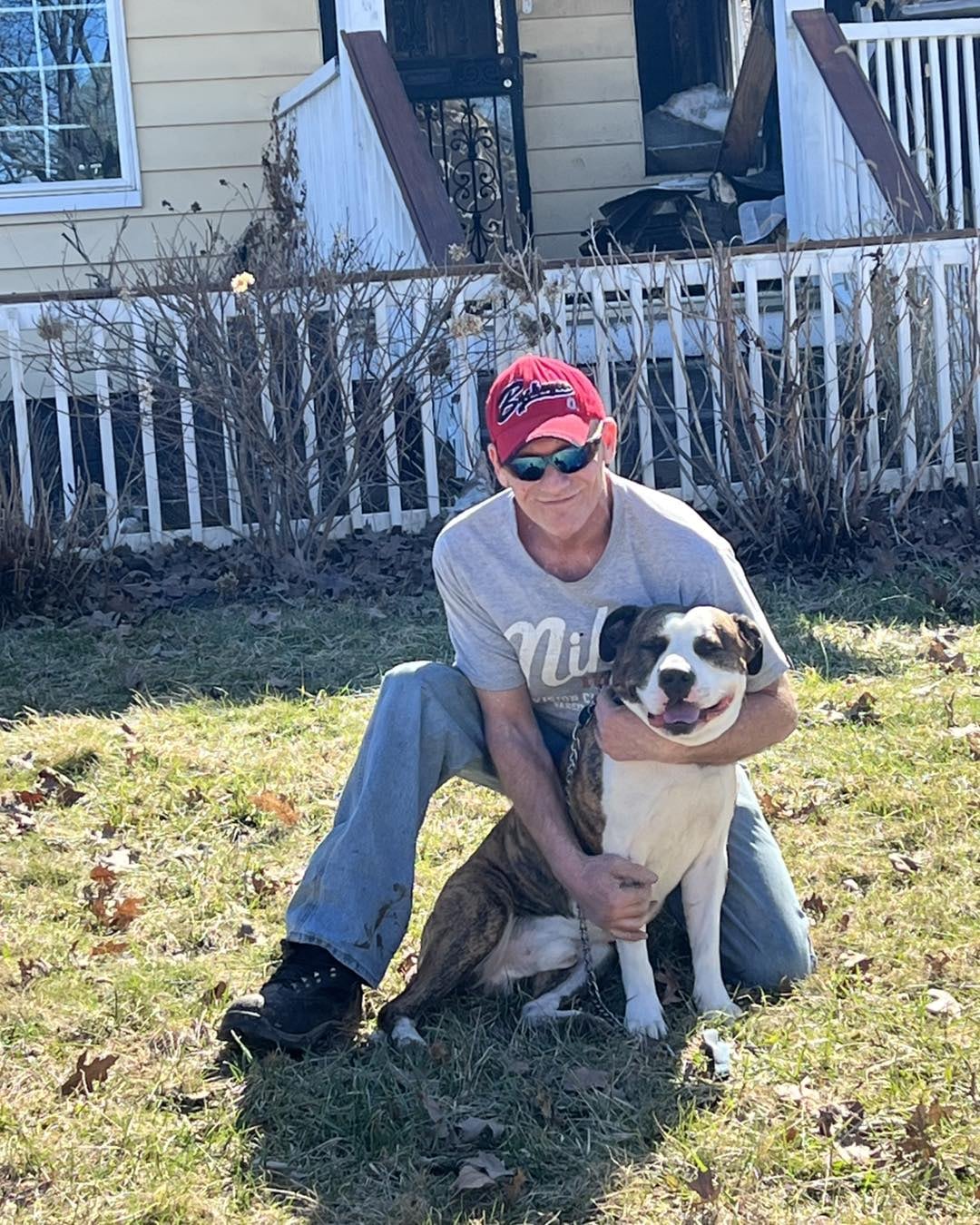 Vio un incendio, salvó a una mujer de las llamas y su perro lo alertó sobre alguien más atrapado: