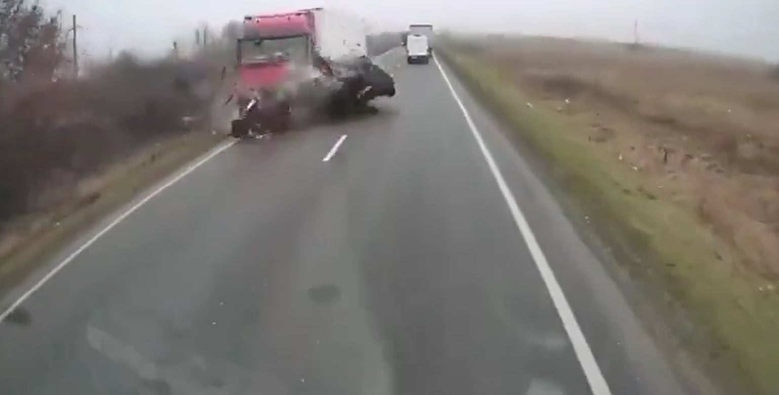 Rumania: siete hinchas de un club griego murieron en un brutal accidente en plena ruta