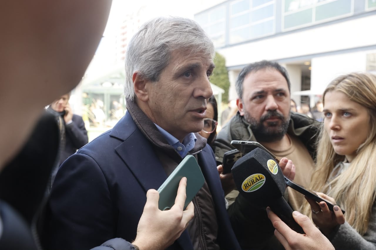 Caputo descartó que el Gobierno vaya a asistir a las familias endeudadas: “Que se hagan cargo”