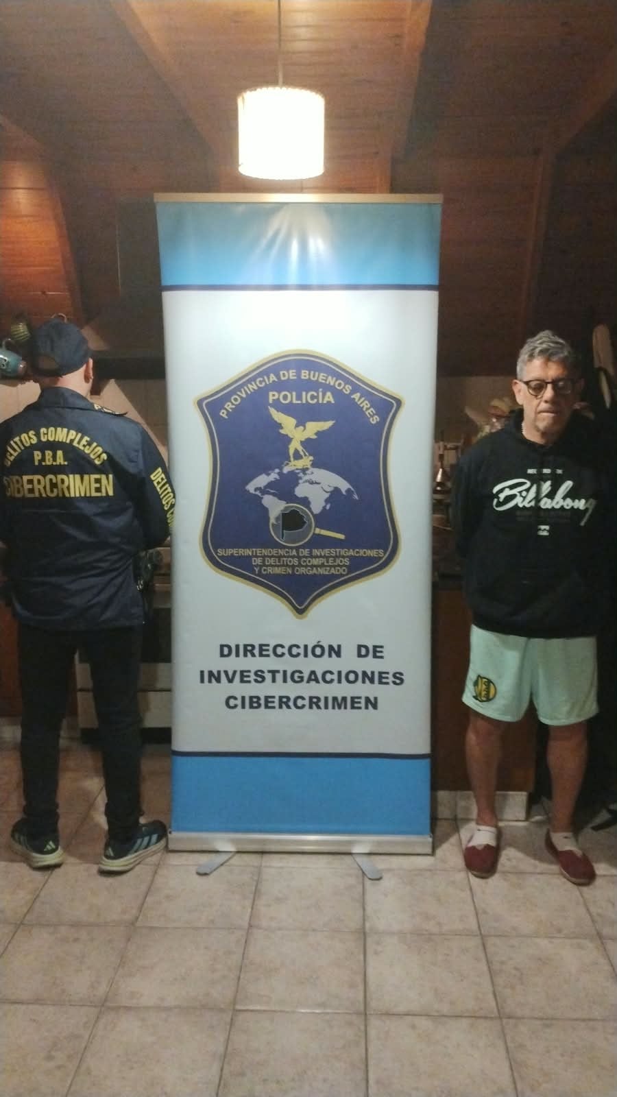 Detuvieron a un entrenador de hockey acusado de abusar sexualmente de tres adolescentes.