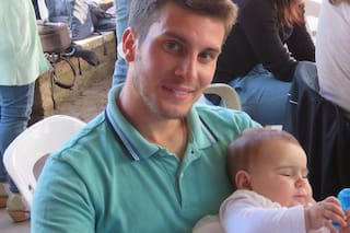 Quisieron tirarlo a la pileta por su cumpleaños pero se fracturó la columna