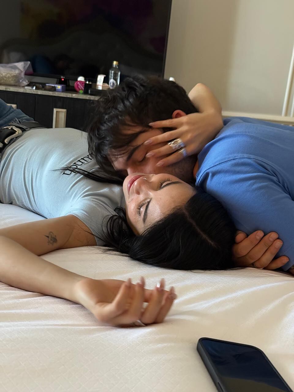 Pedro Rosemblat y Lali Espósito acaramelados en España