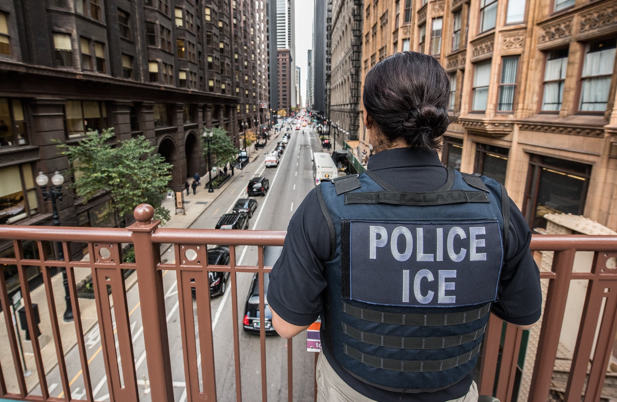 Buenas noticias para migrantes en Chicago: cómo aplicar al programa de apoyo legal gratuito ante el avance del ICE