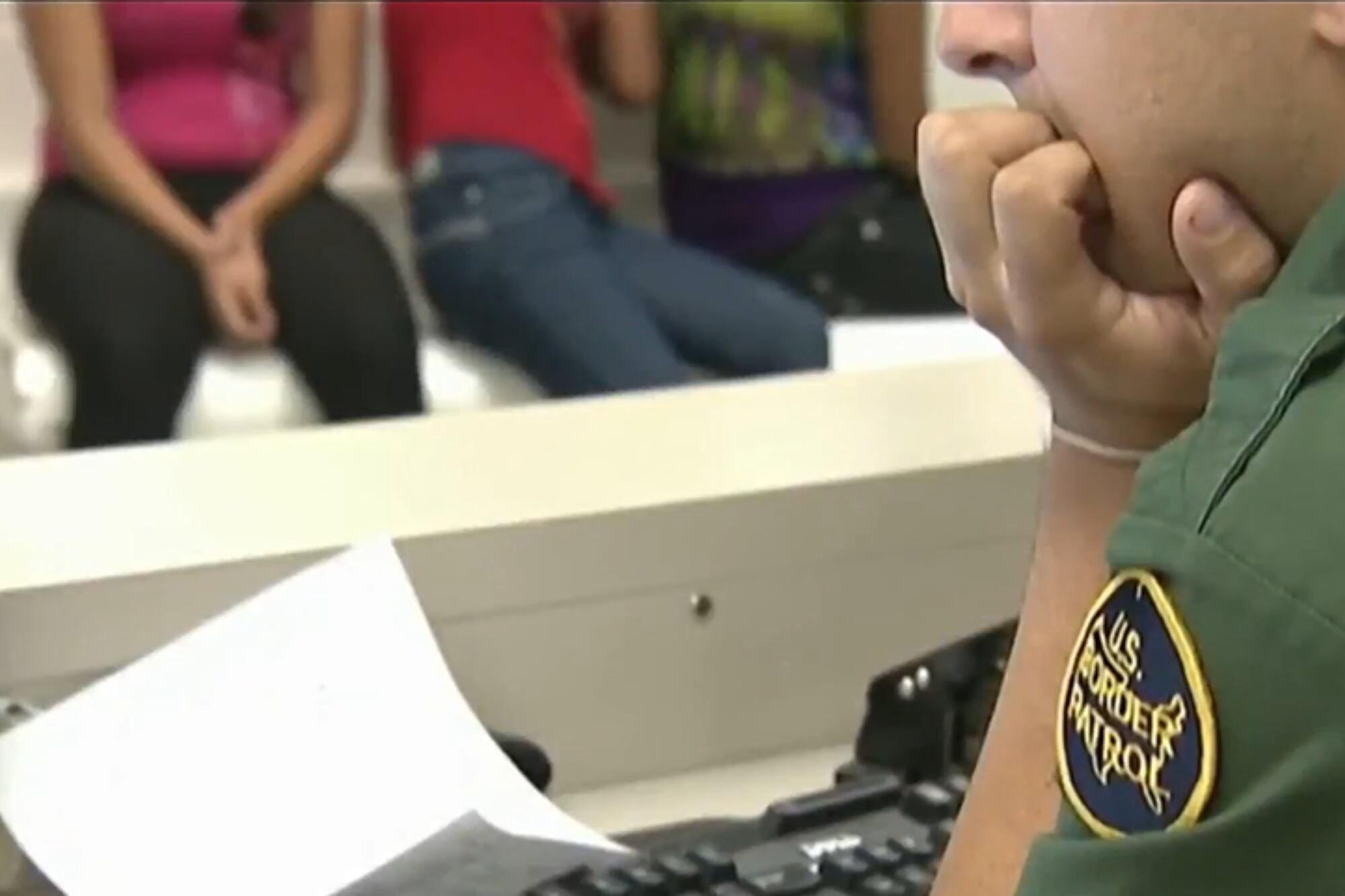 El acuerdo exige que los menores permanezcan en centros con licencia estatal bajo supervisión