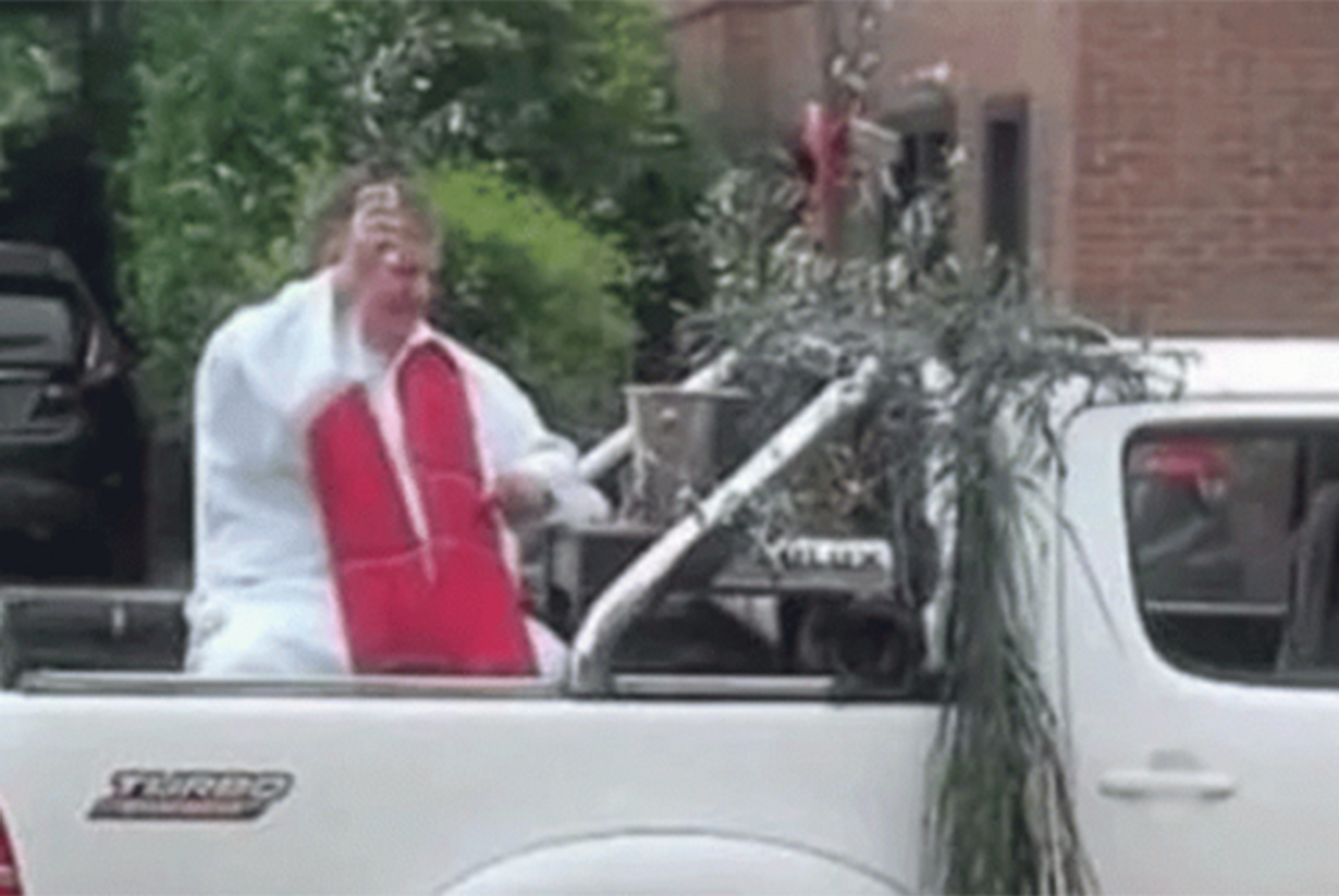 Durante la Semana Santa de 2020, tomó relevancia mediática por salir a bendecir las calles de los barrios de Nordelta en una 4x4