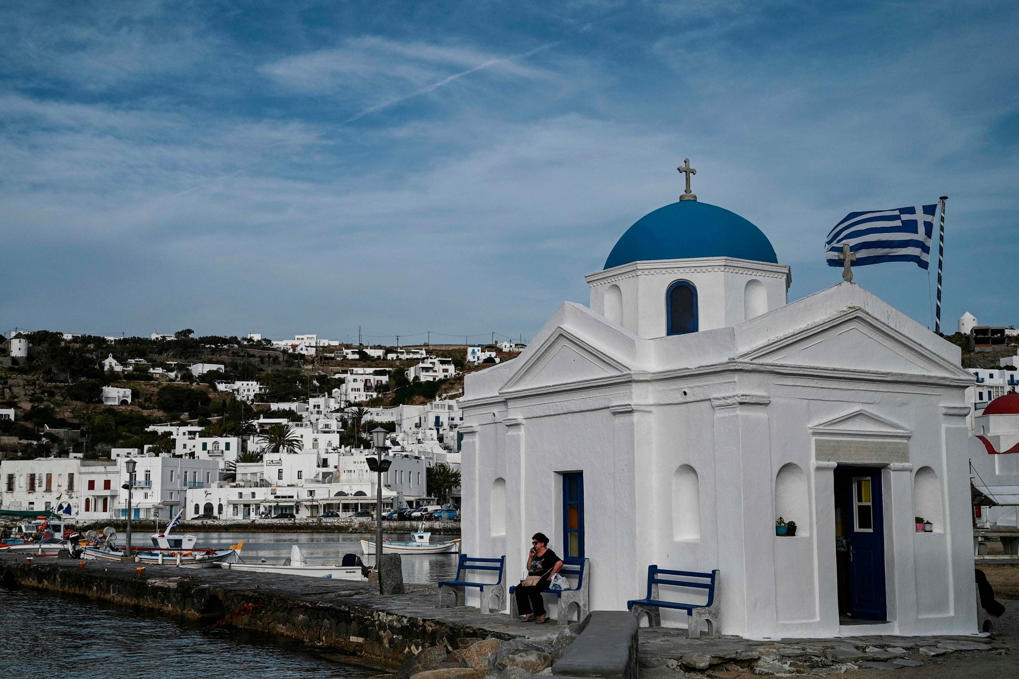 Las paredes exteriores blancas permiten que descienda la temperatura interior