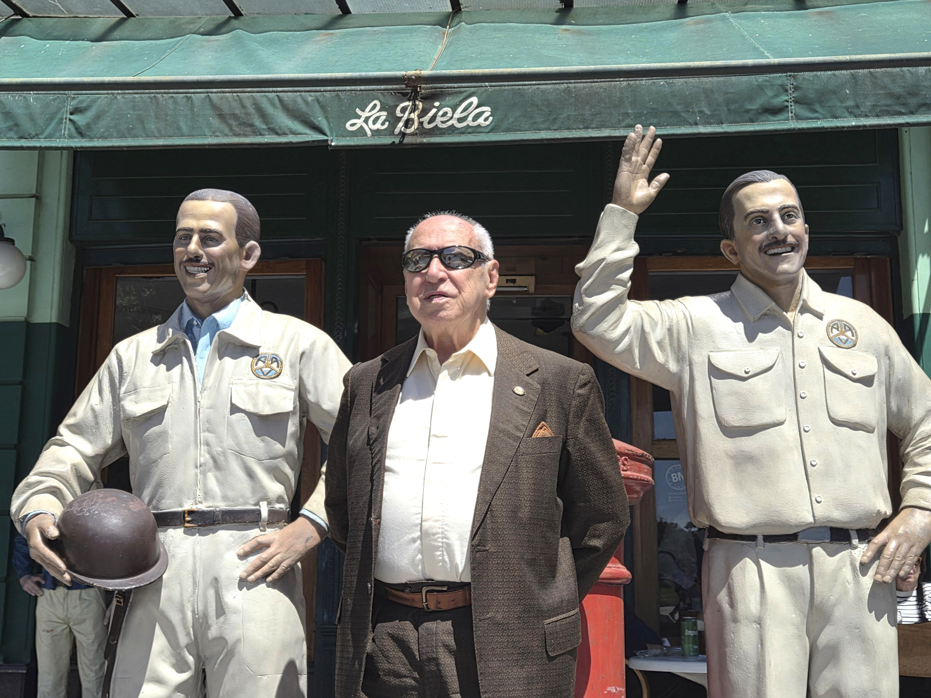 El Mono entre los hermanos Gálvez