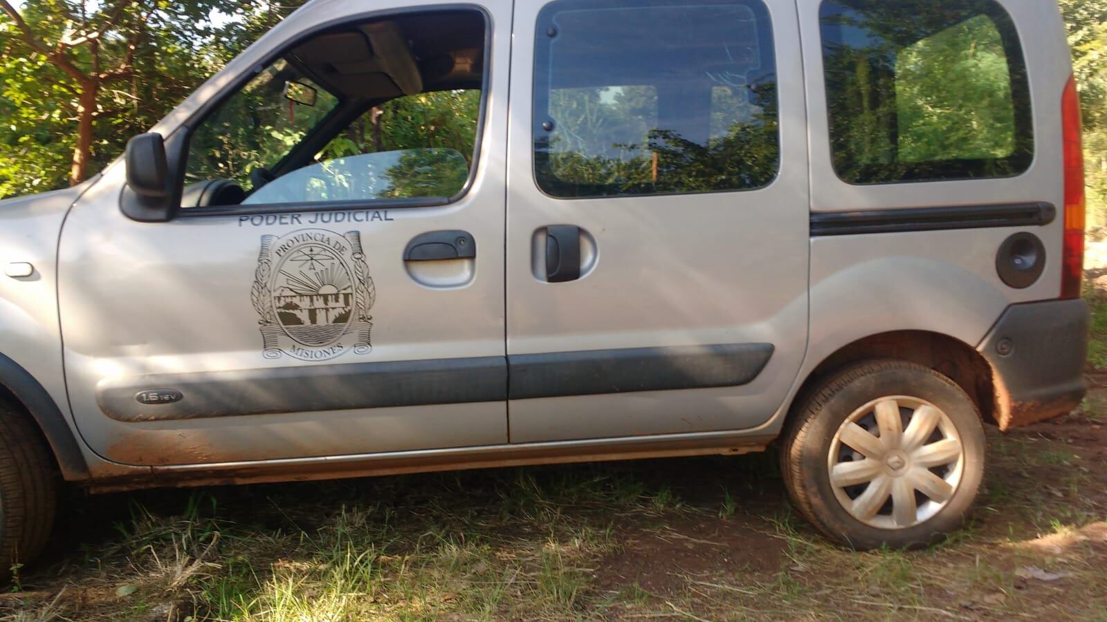 Las camionetas del Poder Judicial que Da Silva fotografió en su tierra