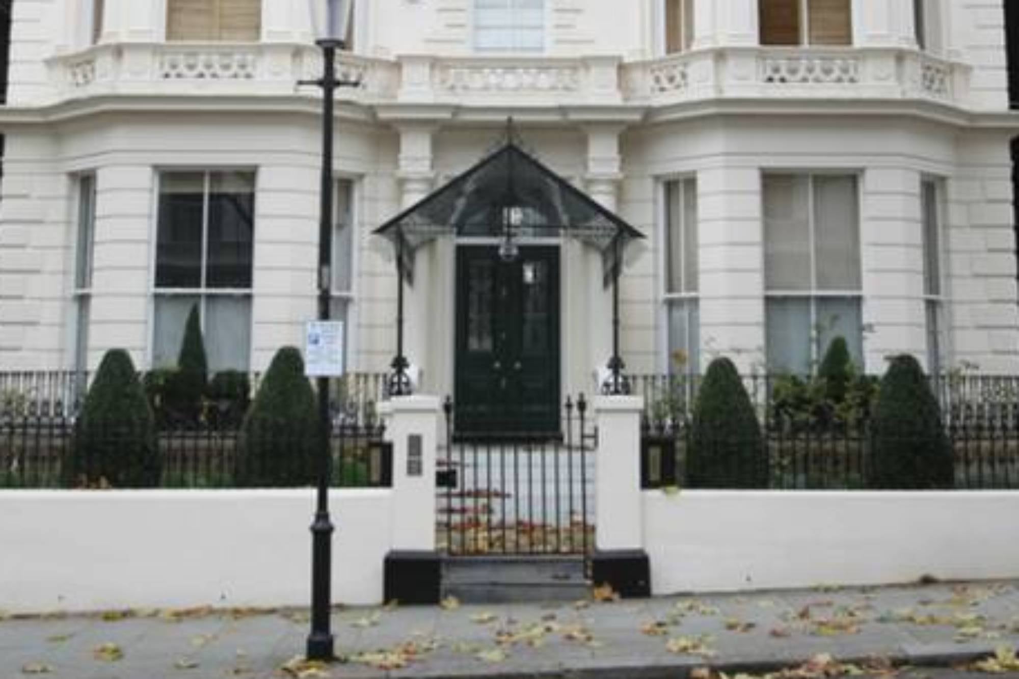 La mansión de David y Victoria Beckham se encuentra en Holland Park, Londres, y está valuada en 31 millones de libras