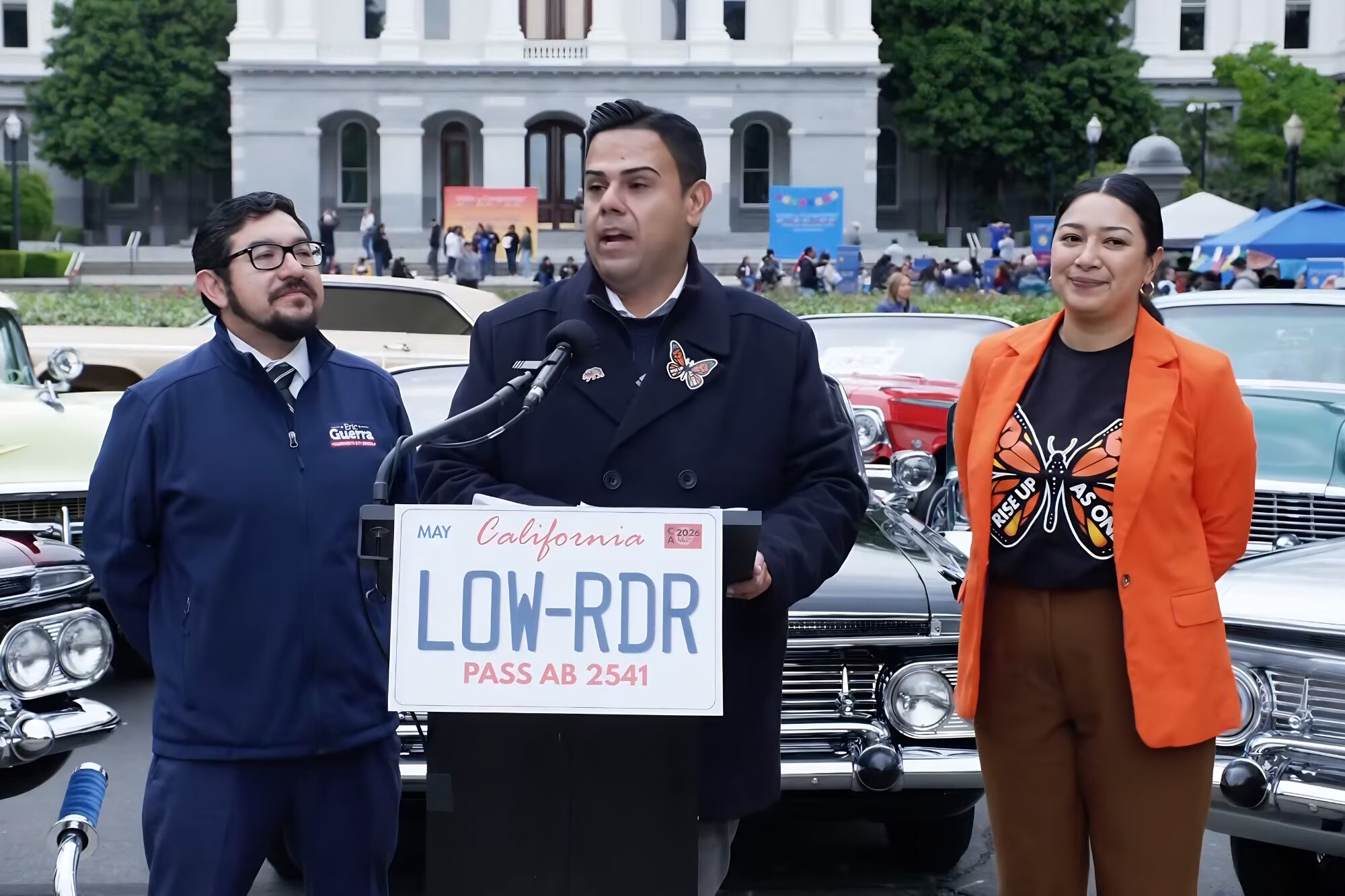 Como DeSantis en Florida: impulsan una propuesta para sumar nuevas placas vehiculares en California