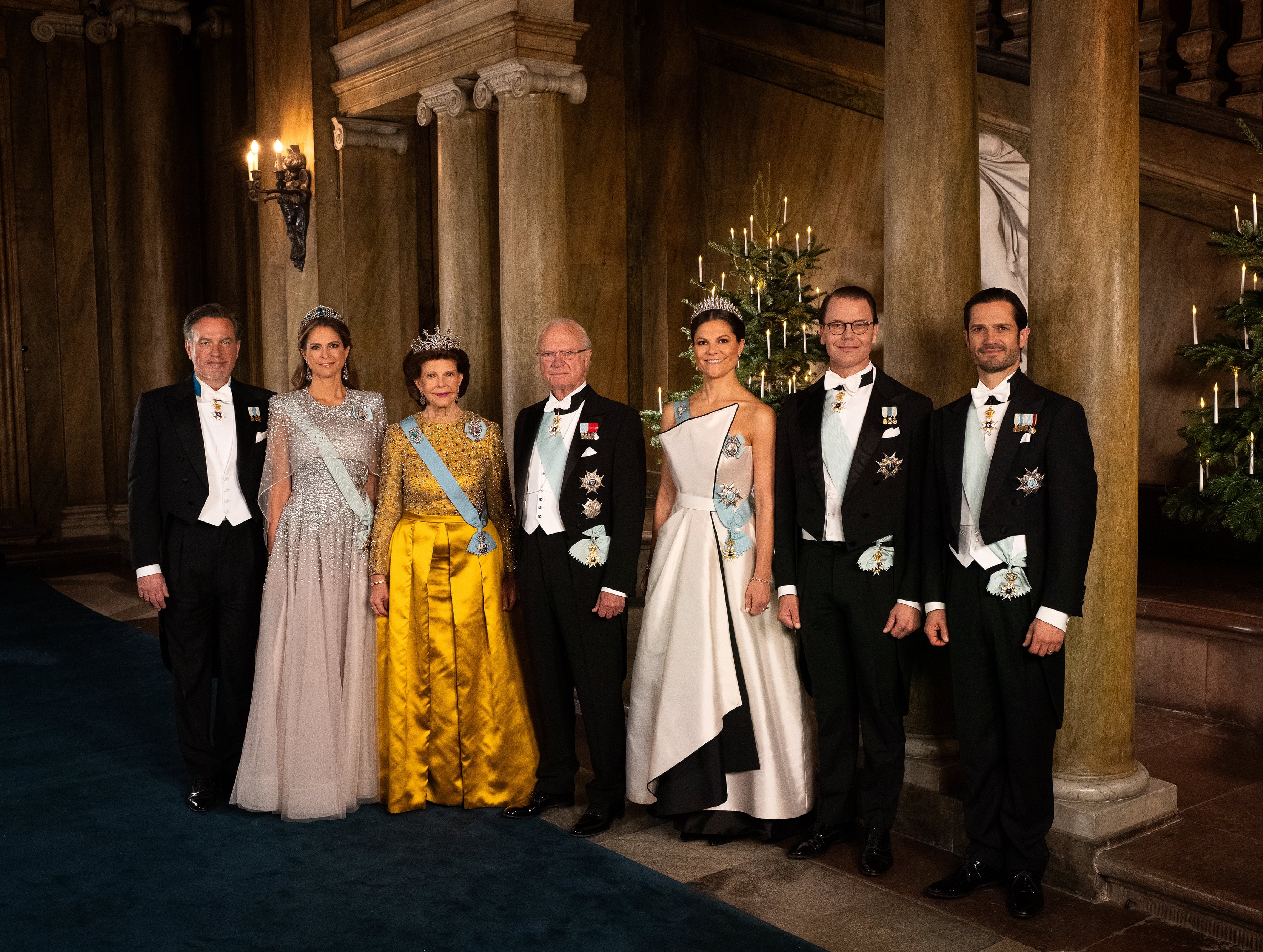La Familia Real sueca en la fiesta posterior a la entrega de los Premios Nobel. Por primera vez en años, la cantidad de protagonistas de la imagen es impar: falta la princesa Sofía, casada con el príncipe Carlos.