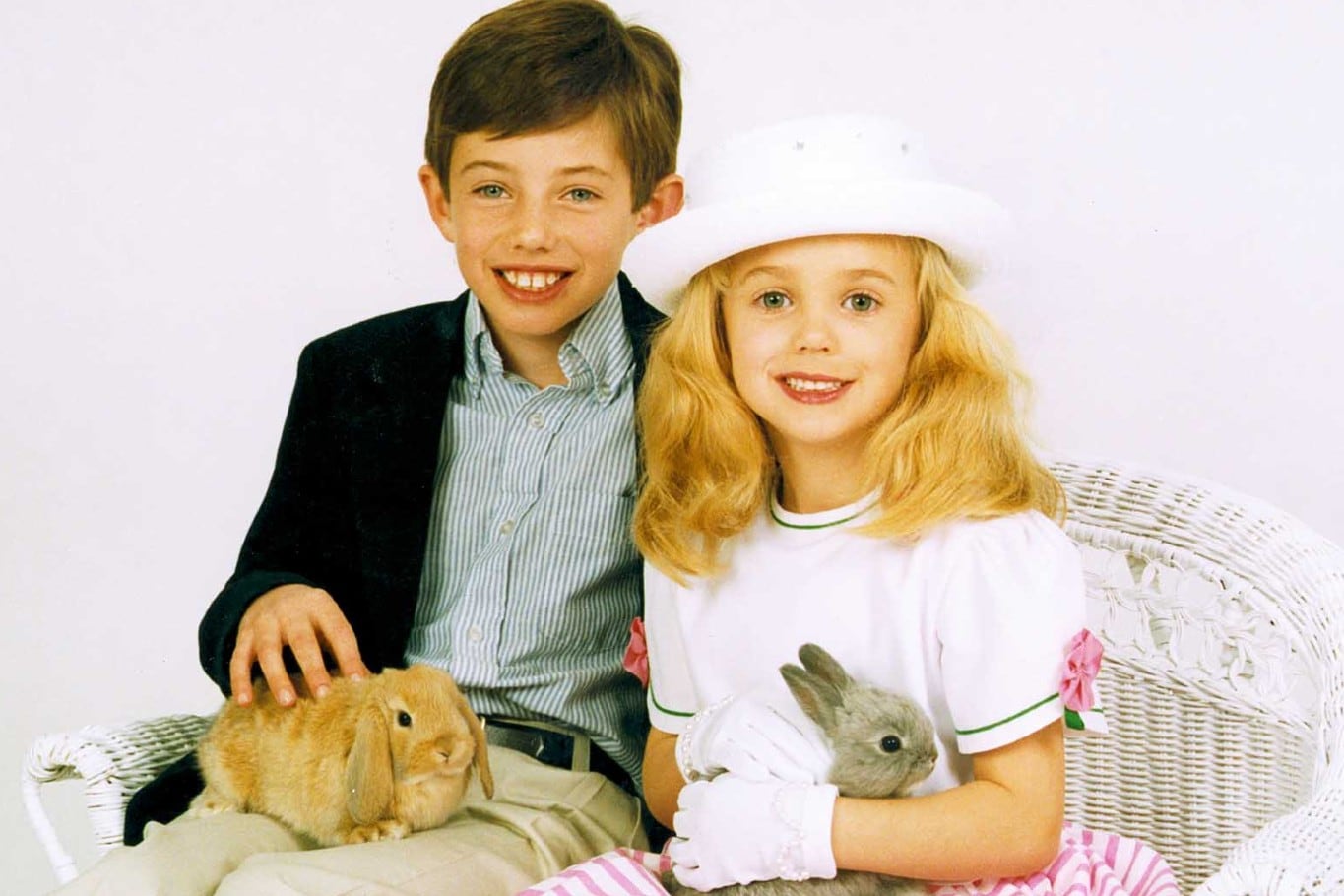 Burke, el hermano de JonBenet, tenía 9 años en aquella Navidad fatídica de 1996, y no escapó a las sospechas por el crimen de su hermana