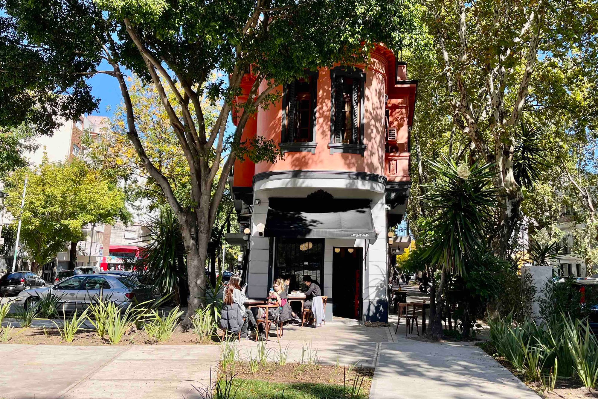 Descubrieron un antiguo bar abandonado en venta y decidieron abrir un “neo bodegón” que los llenó de sorpresas: “¡Qué mágico!”