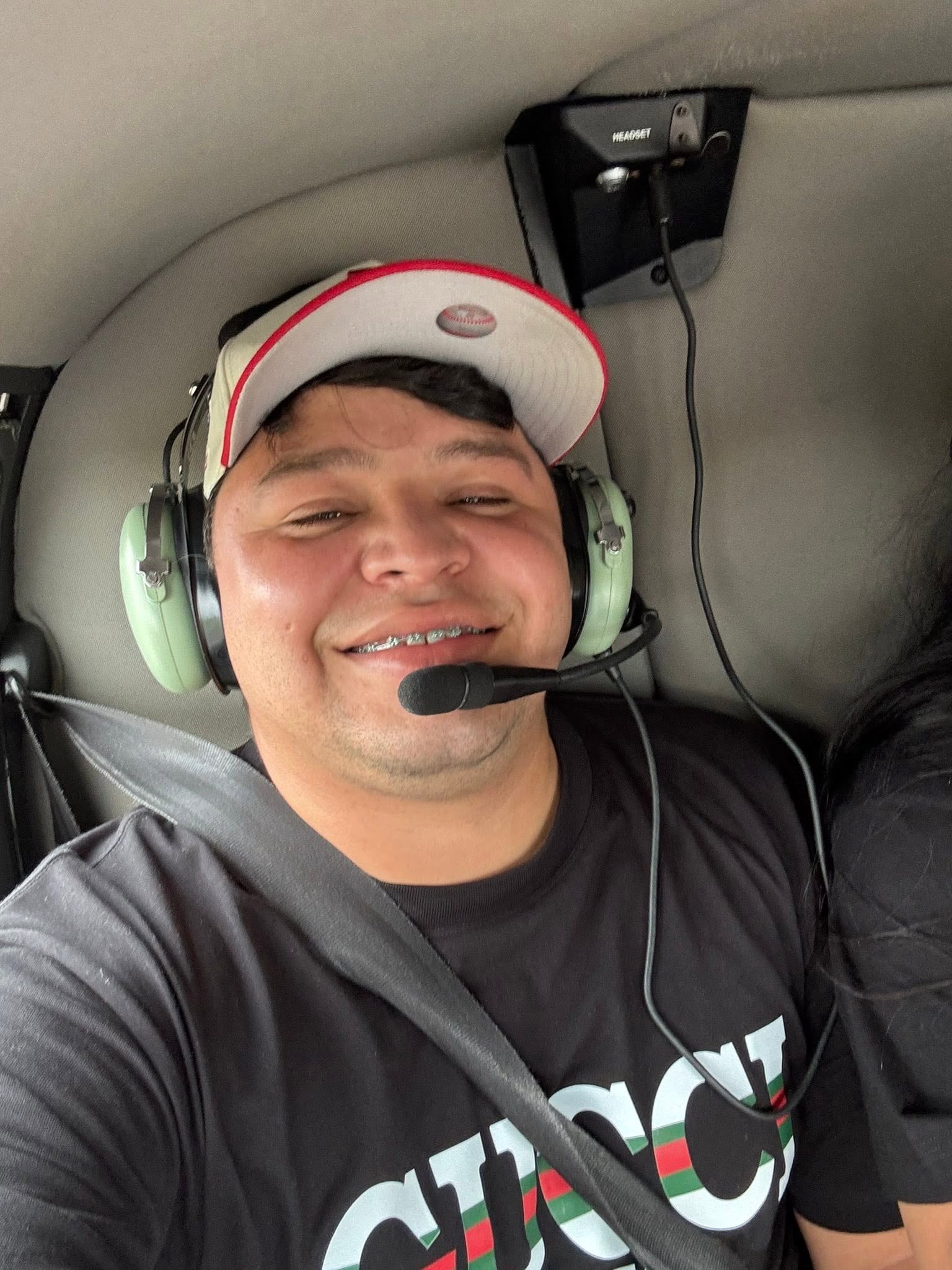 El 20 de septiembre, mientras realizaba una entrega de comida en el norte de Austin, un agente del ICE le disparó en el torso