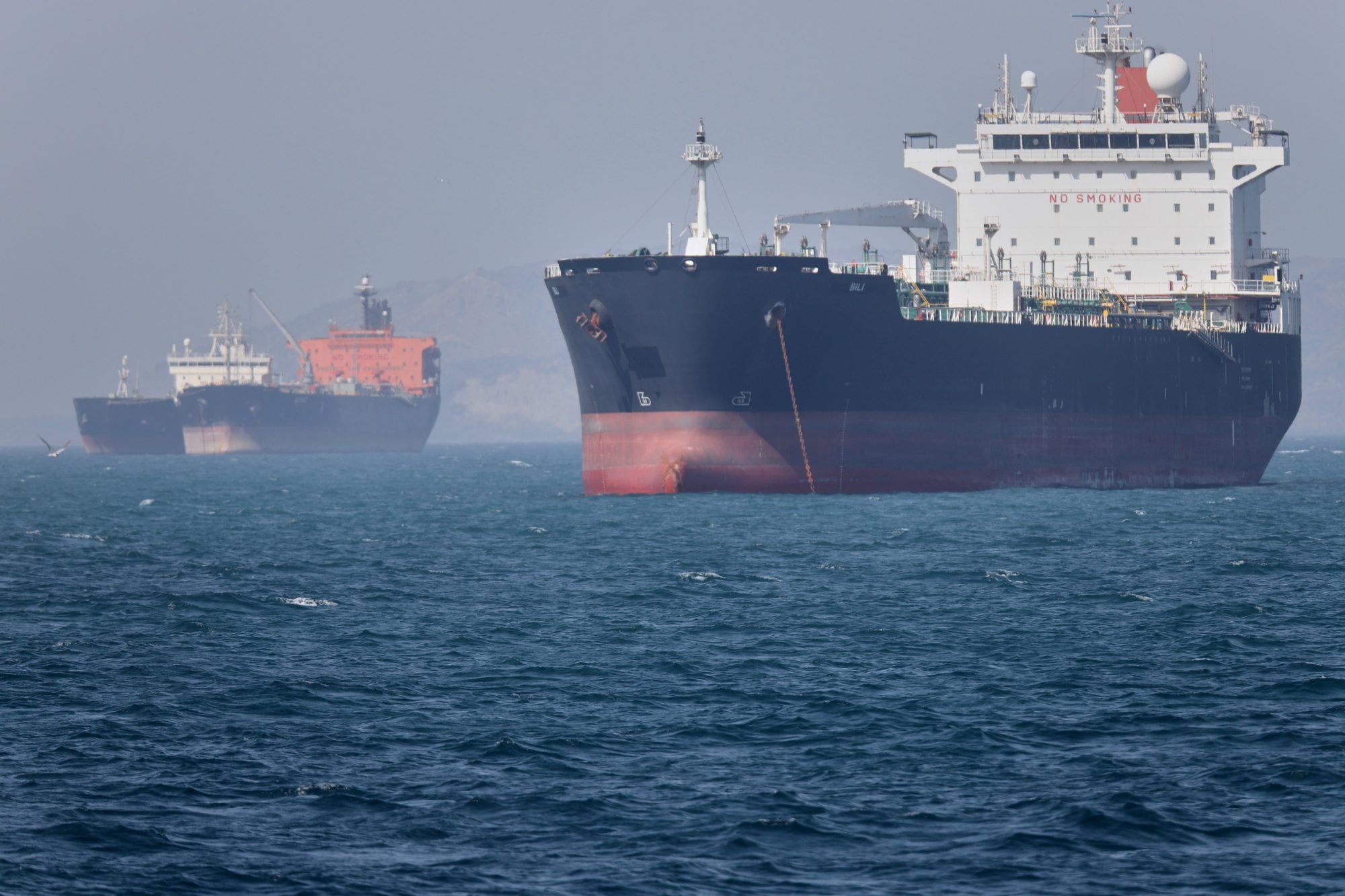 Un buque petrolero en el estrecho de Ormuz, frente a Bandar Abbas, Irán, el 2 de mayo de 2026.