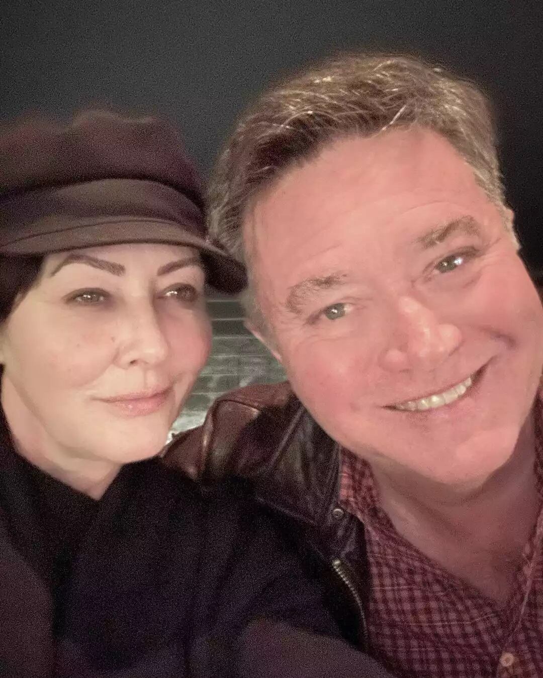 Shannen Doherty junto a su hermano Sean