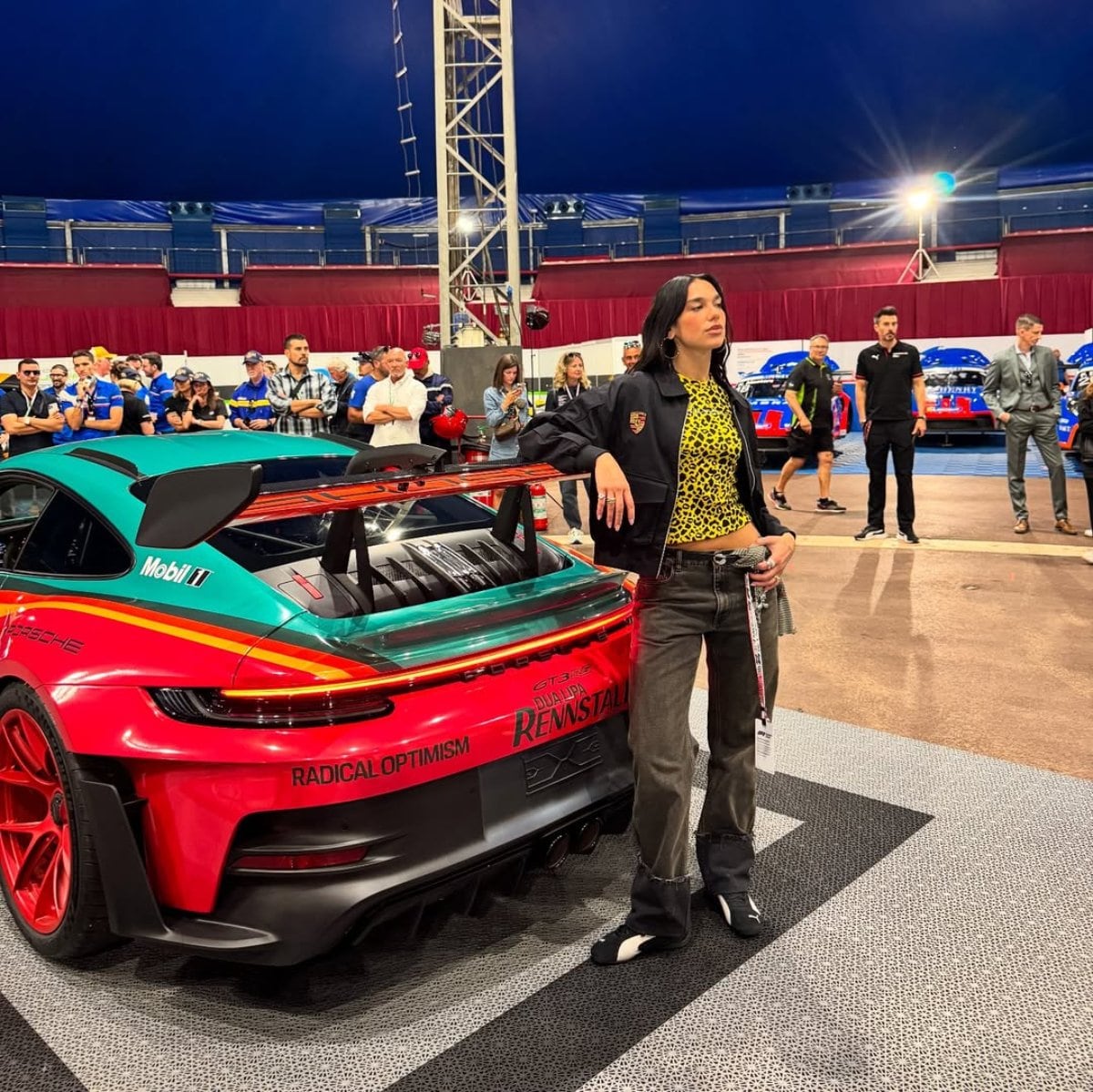 Dua Lipa ayudó en la personalización del auto (Instagram / @dualipa)