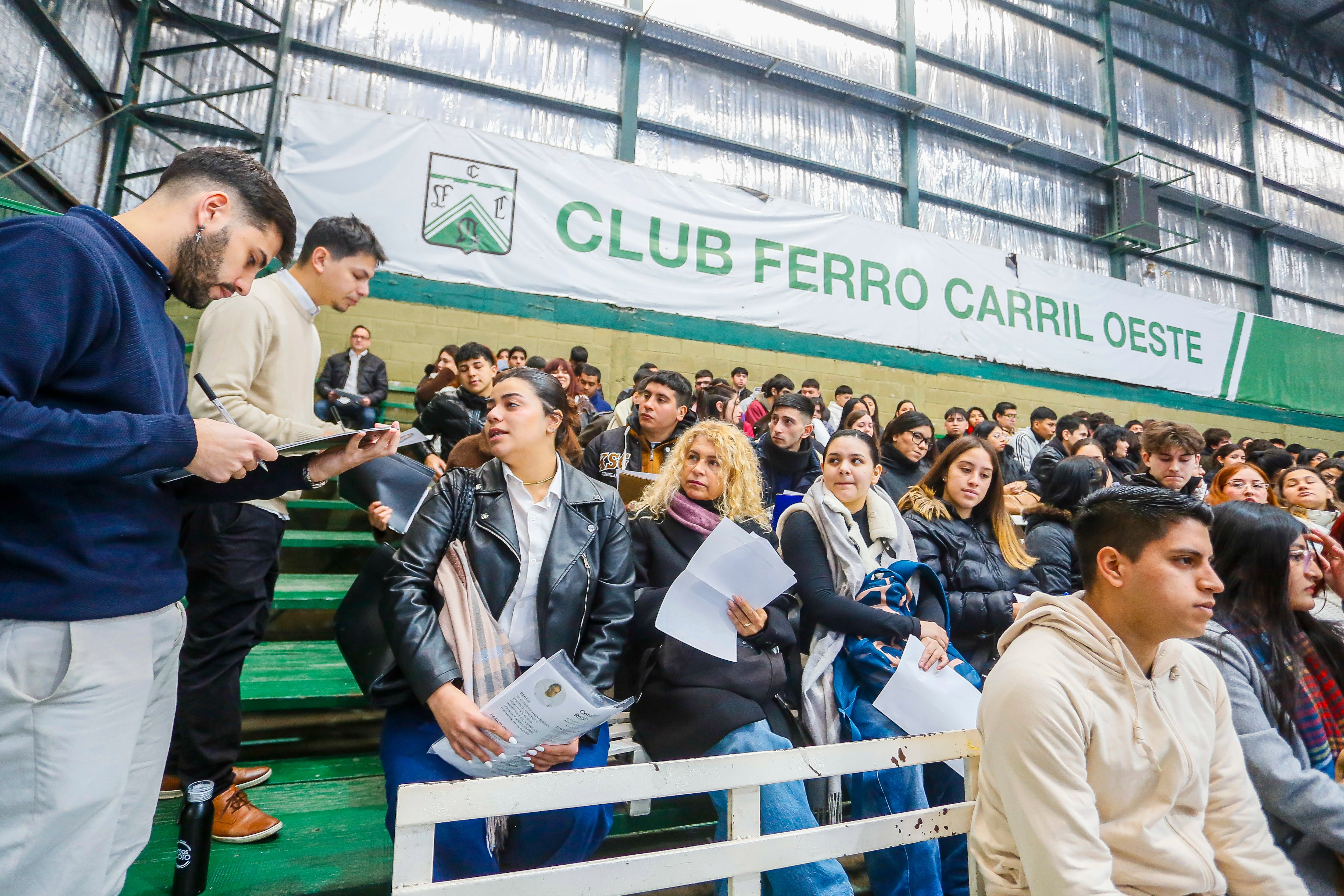 Se dedicó una tribuna entera del microestadio de Ferro para entrevistas individuales