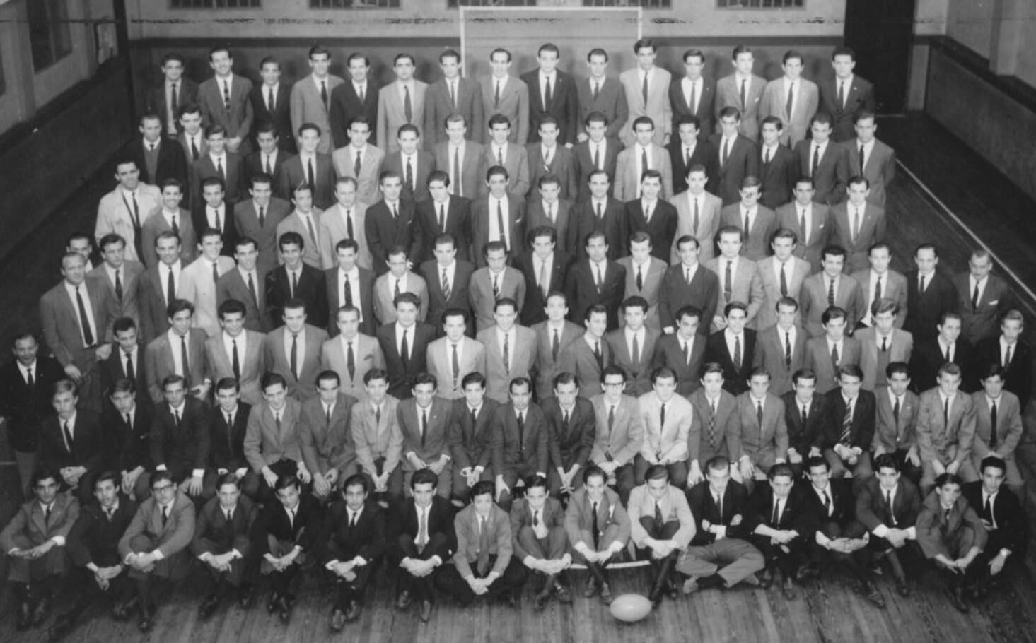 Épica foto que reune a todos los campeones de CUBA de las seis categorías, un hito único en el rugby argentino qu ocurrió en 1965