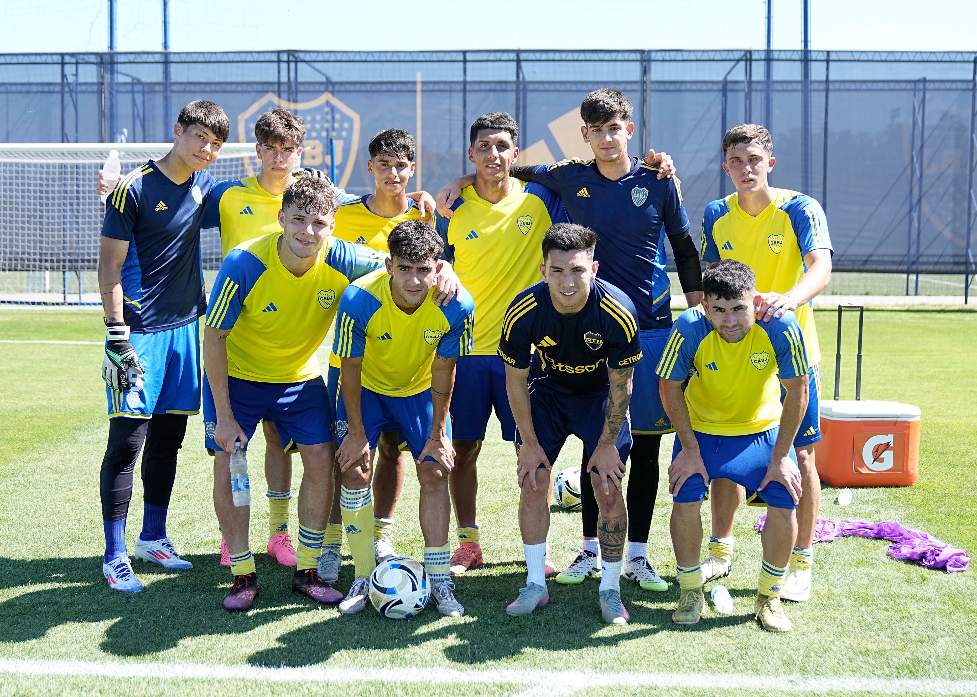 Alan Velasco, la apuesta millonaria de Riquelme que quiere volver y empezar a pagar ante Racing 6 Velasco hizo fútbol con las inferiores y luego participó de un ensayo con la Primera