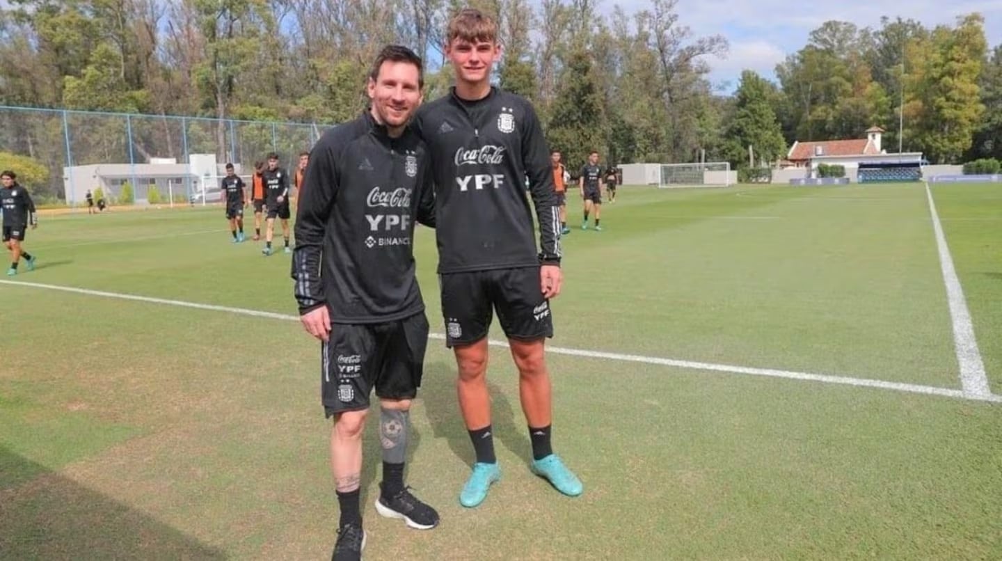Dos años antes de su primera convocatoria a la Mayor, Nico Paz cumplió su primer sueño en la selección: conocer a su ídolo