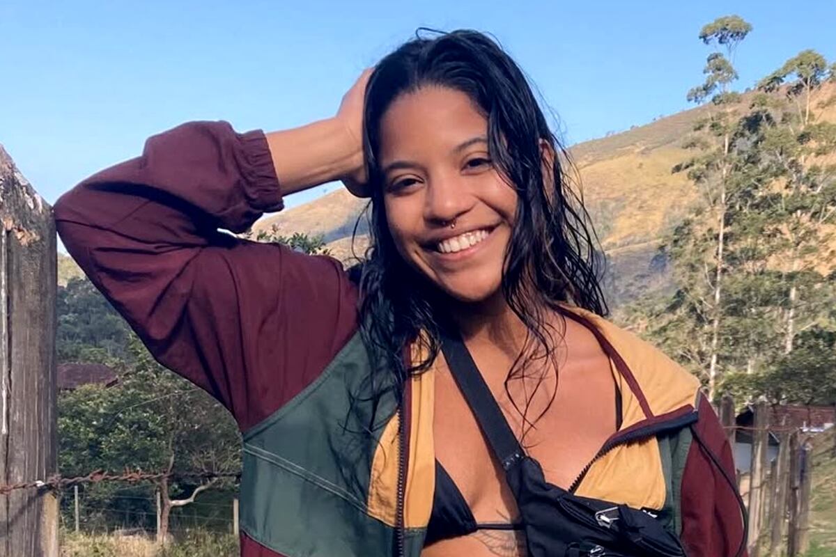 Juliana Marins, la joven turista brasileña que cayó dentro de un volcán en Indonesia. Este martes fue hallada sin vida.