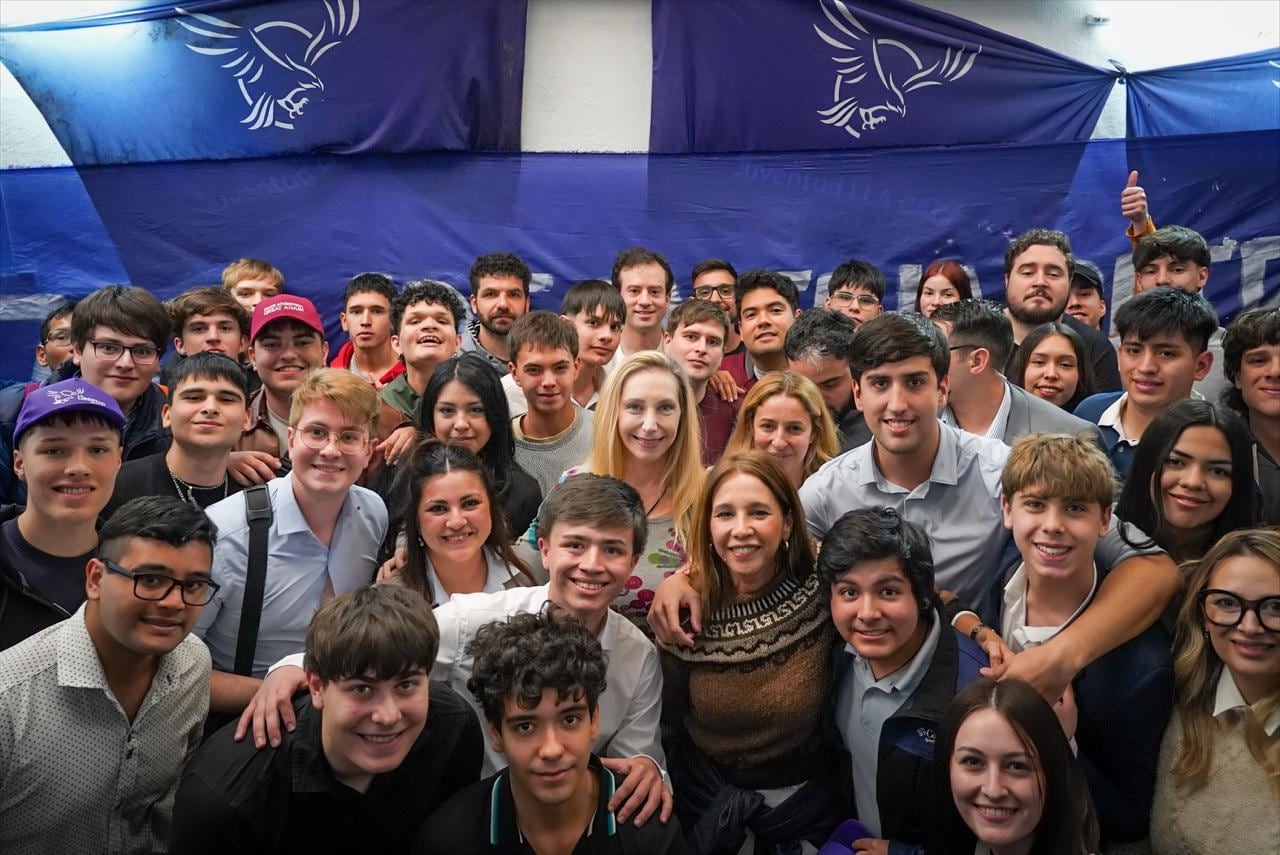 Karina Milei y Pilar Ramírez, con jóvenes secundarios
