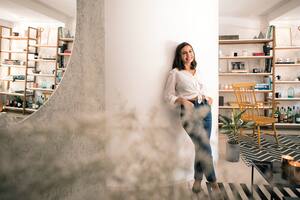 En el Bajo Belgrano, una oficina transformada en la casa de una joven productora