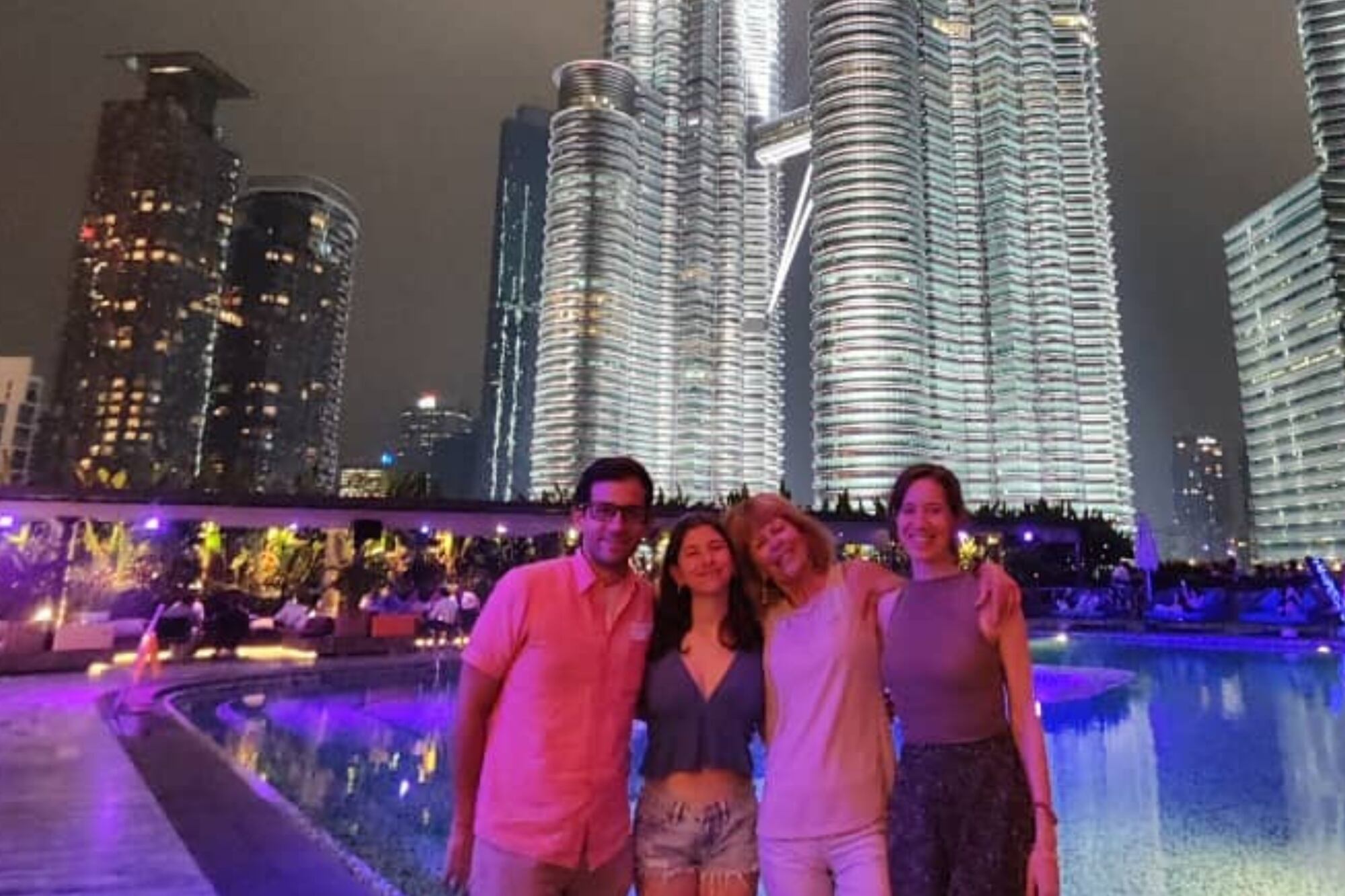 Susana con su hijos, su nuera y su nieta Sofia en una salida familiar en Kuala Lumpur(Foto: gentileza de Susana Gordon)