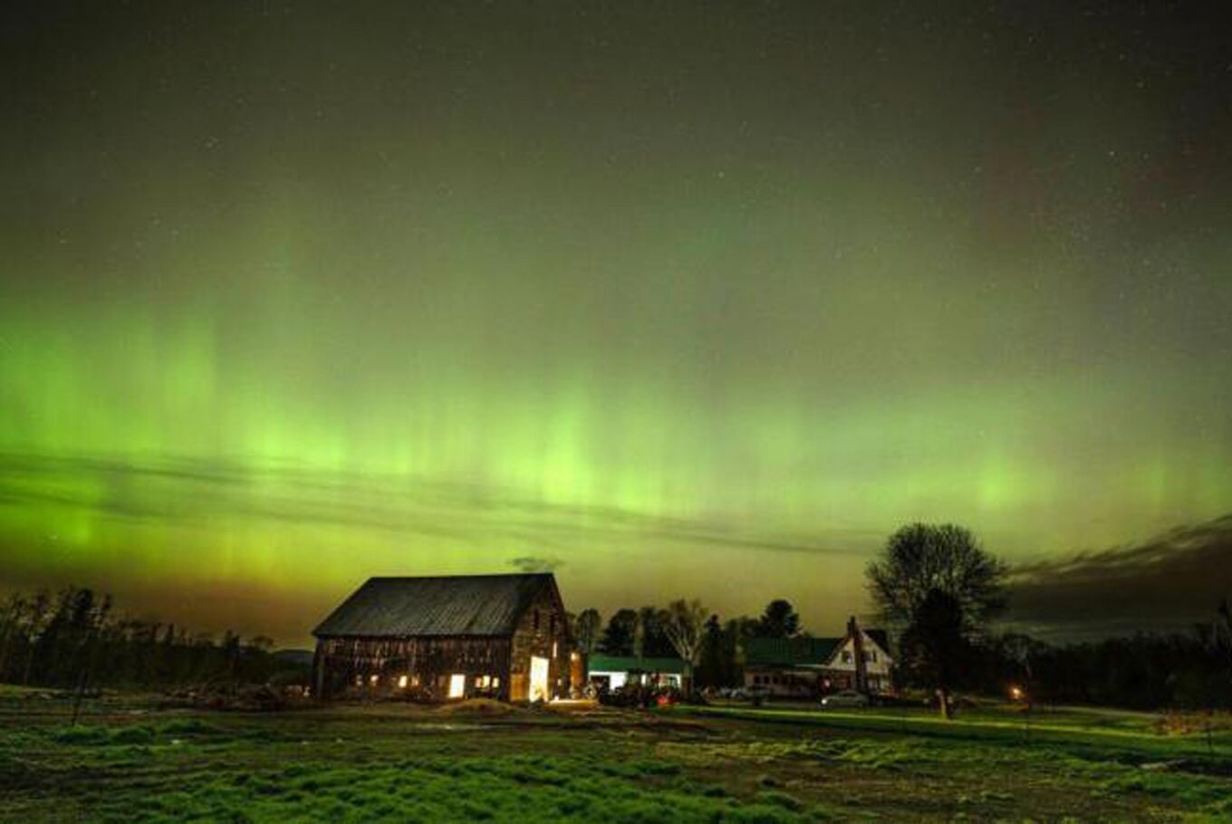 Los deslumbrantes espectáculos cósmicos en la Tierra, como las auroras boreales, son causados por el viento solar